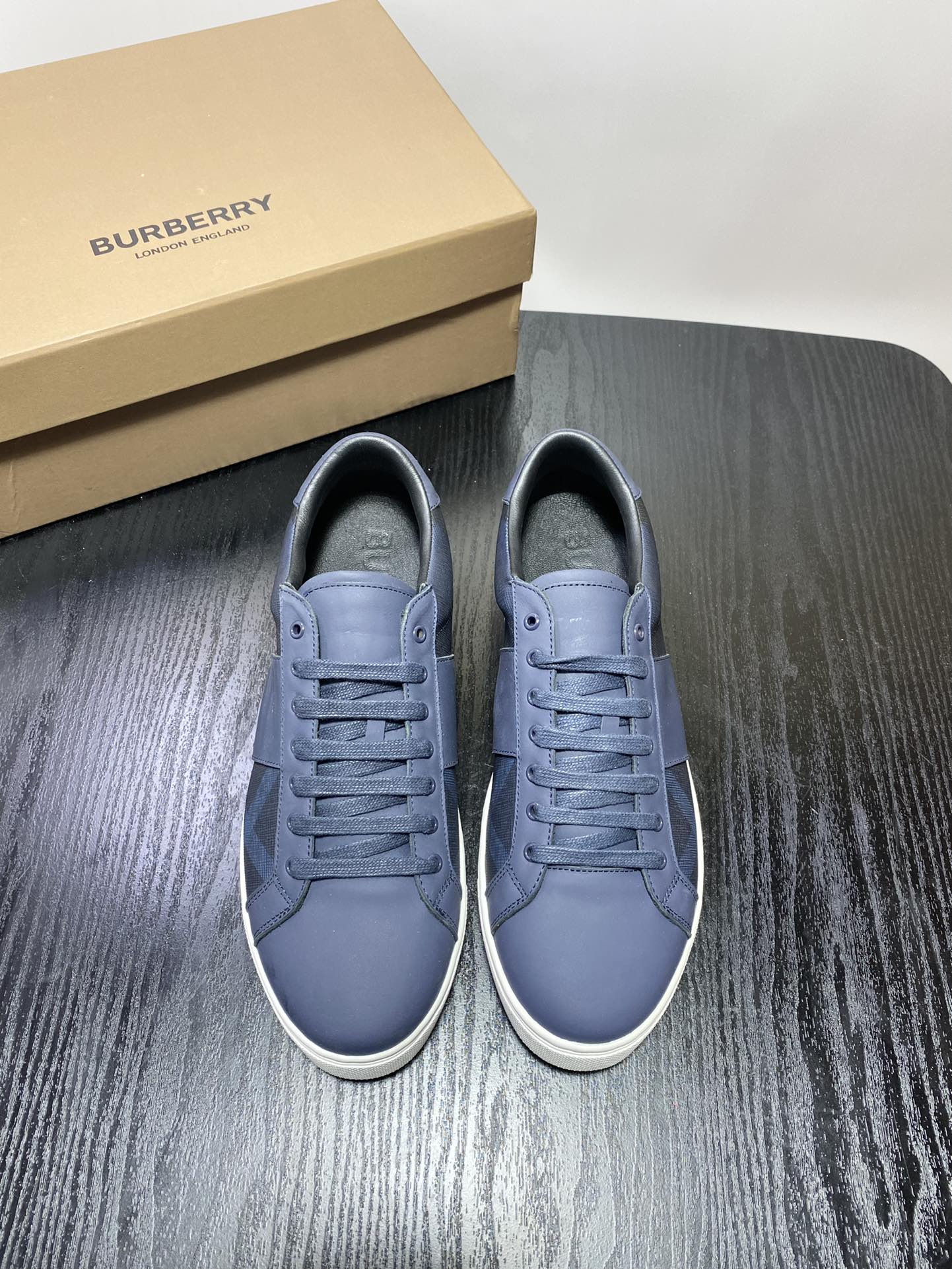 BURBERRY/BURBERRY : Negro Casa patrón de cuadros con zapatillas de deporte de cuero, cuero seleccion