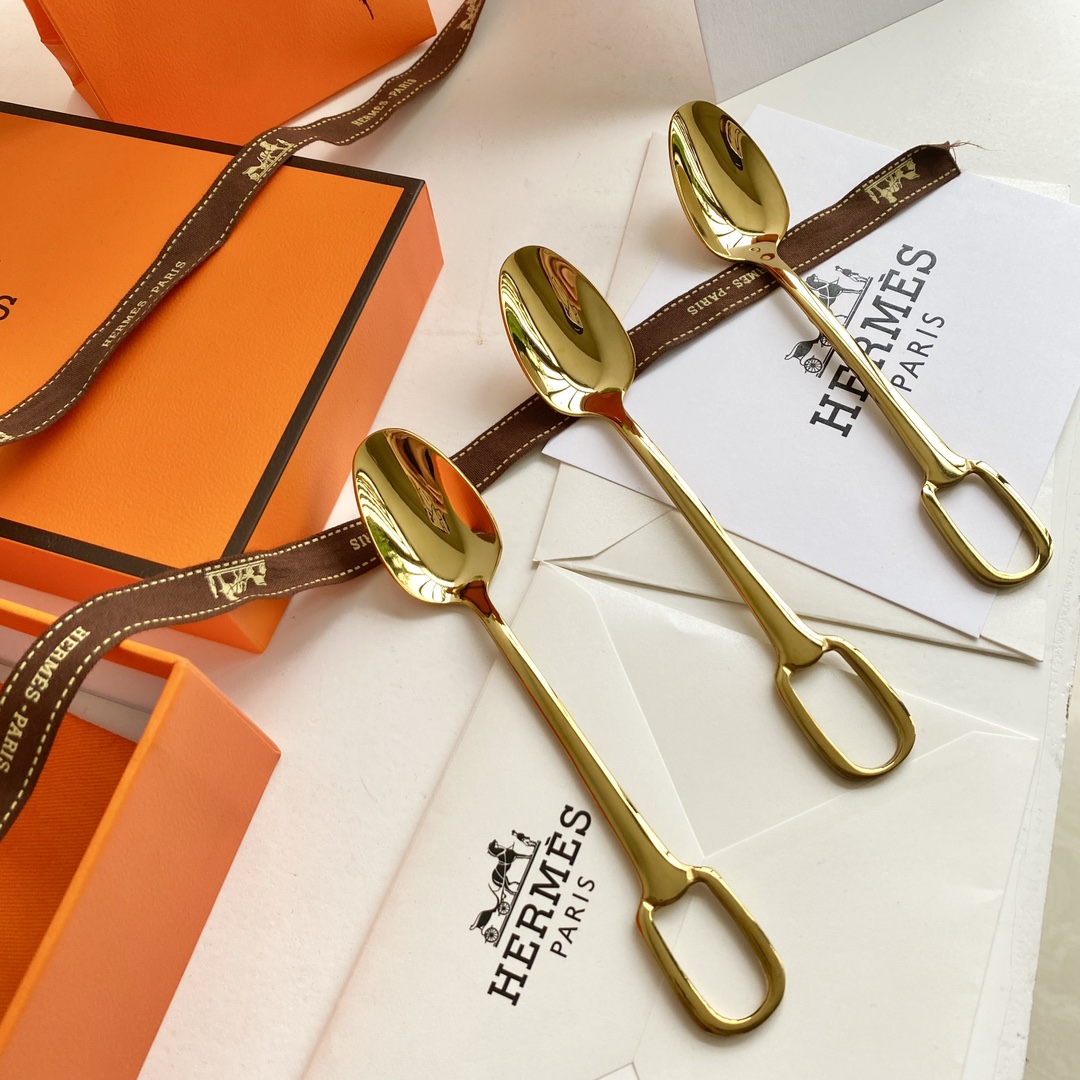 Combining refined, rustic aesthetics with a high-shine mirror finish, th - Home&Textlile