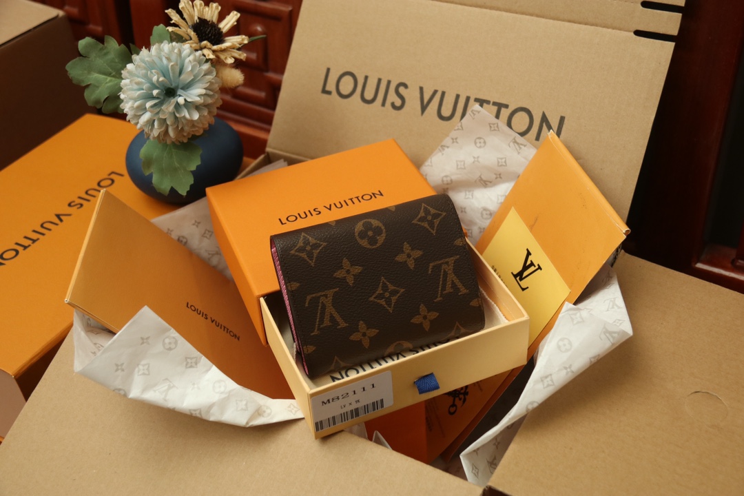 Louis Vuitton Monogram Canvas Wallet with Pumpkin Design - M82111 3 i1682321463 9422 1