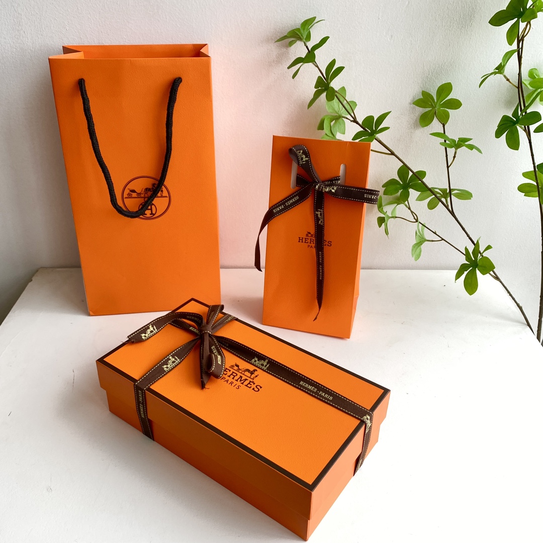 Includes a dust bag, gift card, and shopping bag, presented ready for - Bag