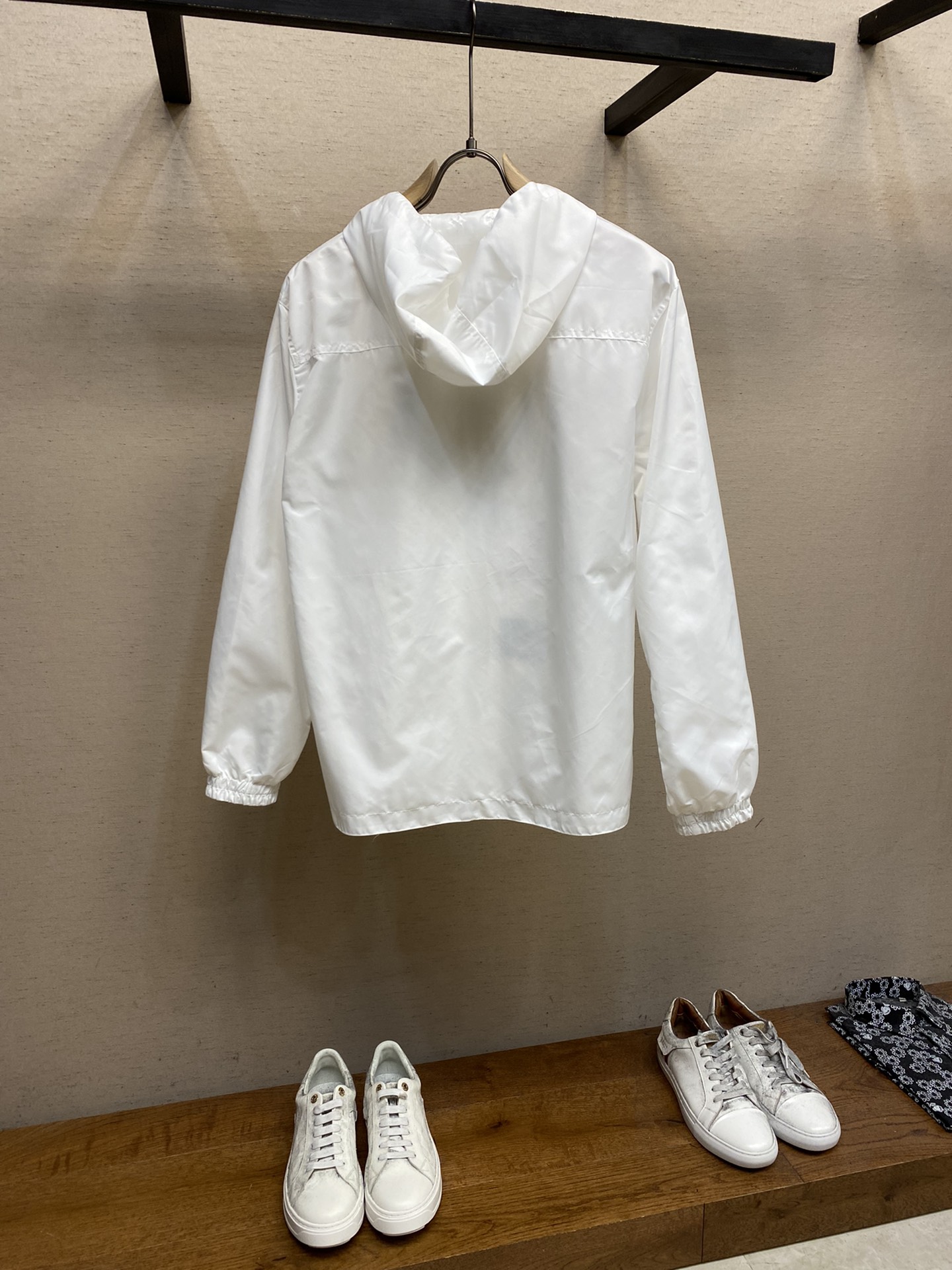 Louis Vuitton 2025SS White Windbreaker Jacket, Premium Quality, Breathable 3 i1682326280 6846 1