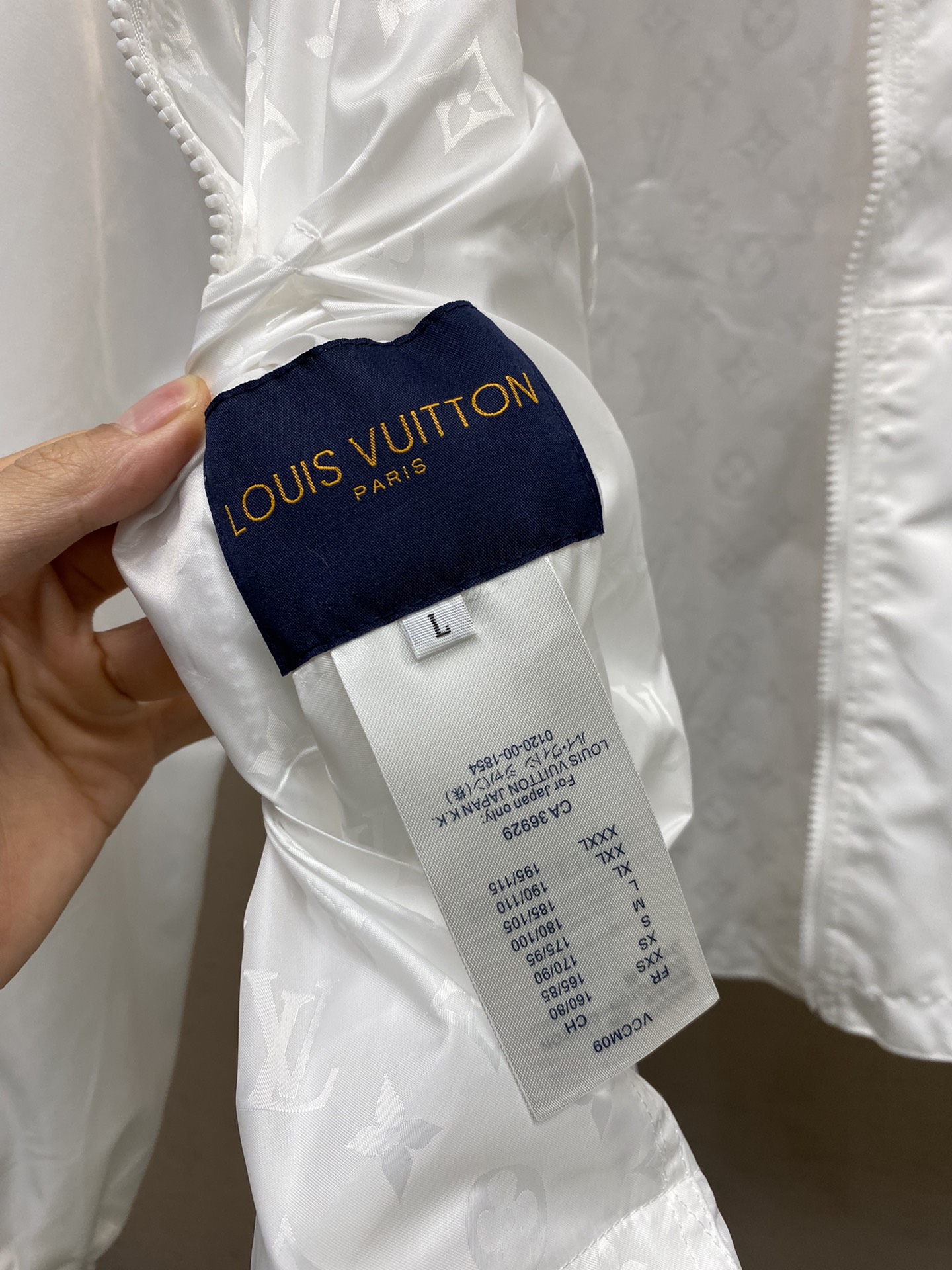 Louis Vuitton 2025SS White Windbreaker Jacket, Premium Quality, Breathable 8 i1682326280 8444 5