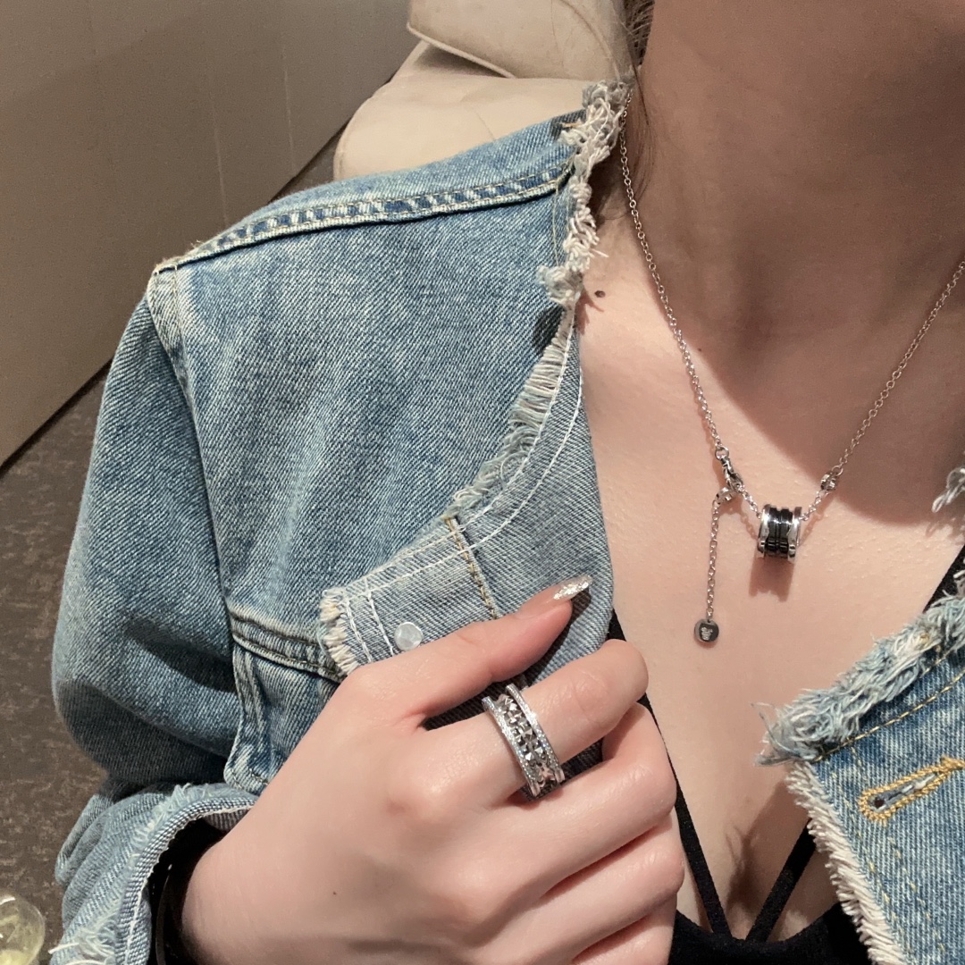 NO:631263,Baojia Little Red Man Necklace, high quality in stock, year-end special, only this time, limited quantity, 88220, grab it and earn,,necklace,Cardia high-end jewelry19860909宝家小红人项链 高品质现货,年终特惠,仅此一次,数量有限,88220,抢到赚到,,necklace,卡迪亚高端饰品,Jewelry