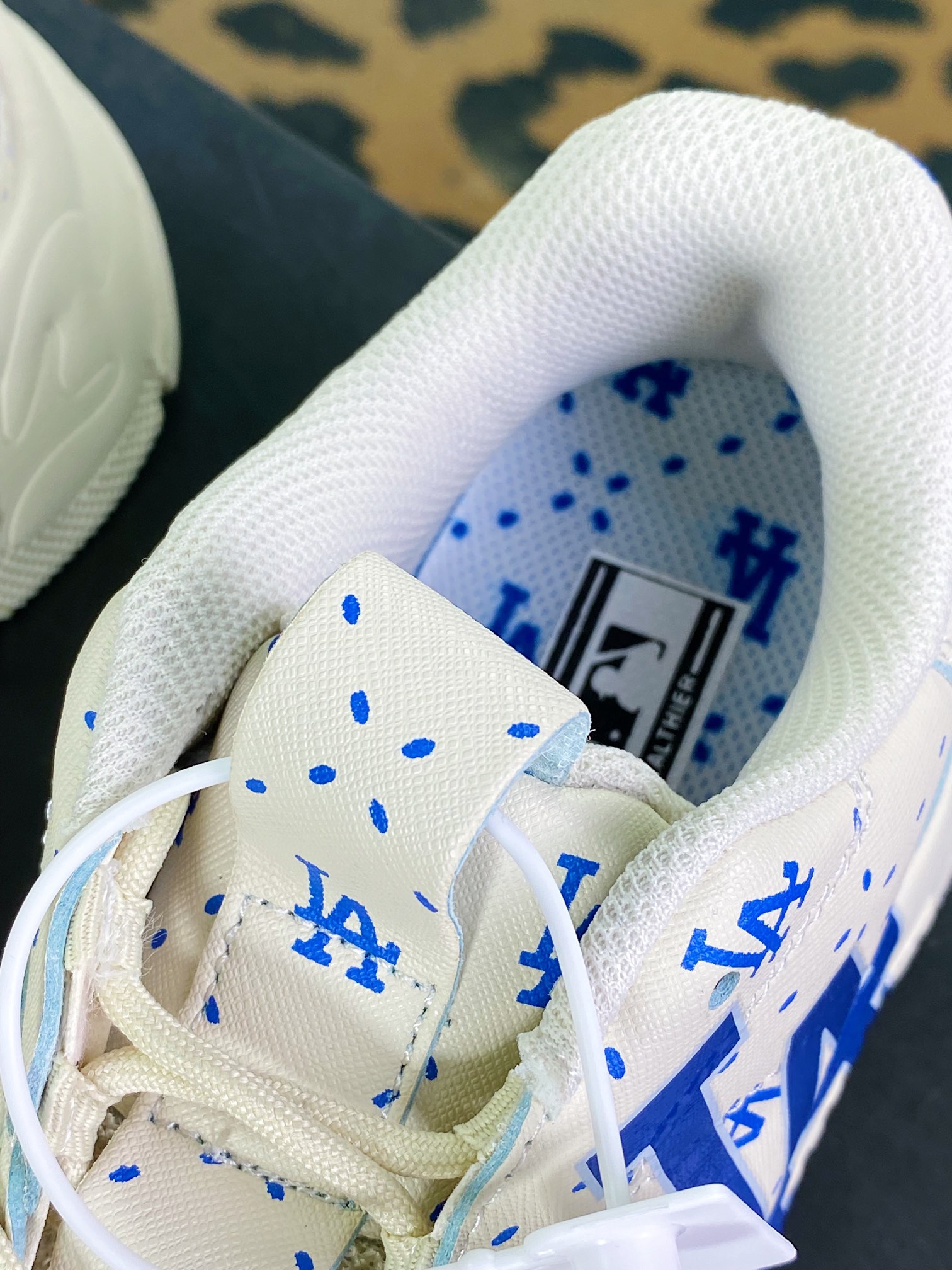 LA Dodgers x 【MLB】 Big Ball Chunky A Running Thick-soled Daddy Thick-soled Jogging Shoes ”Off-white and blue LA full-face print” 3ASHMS13N-GP002C