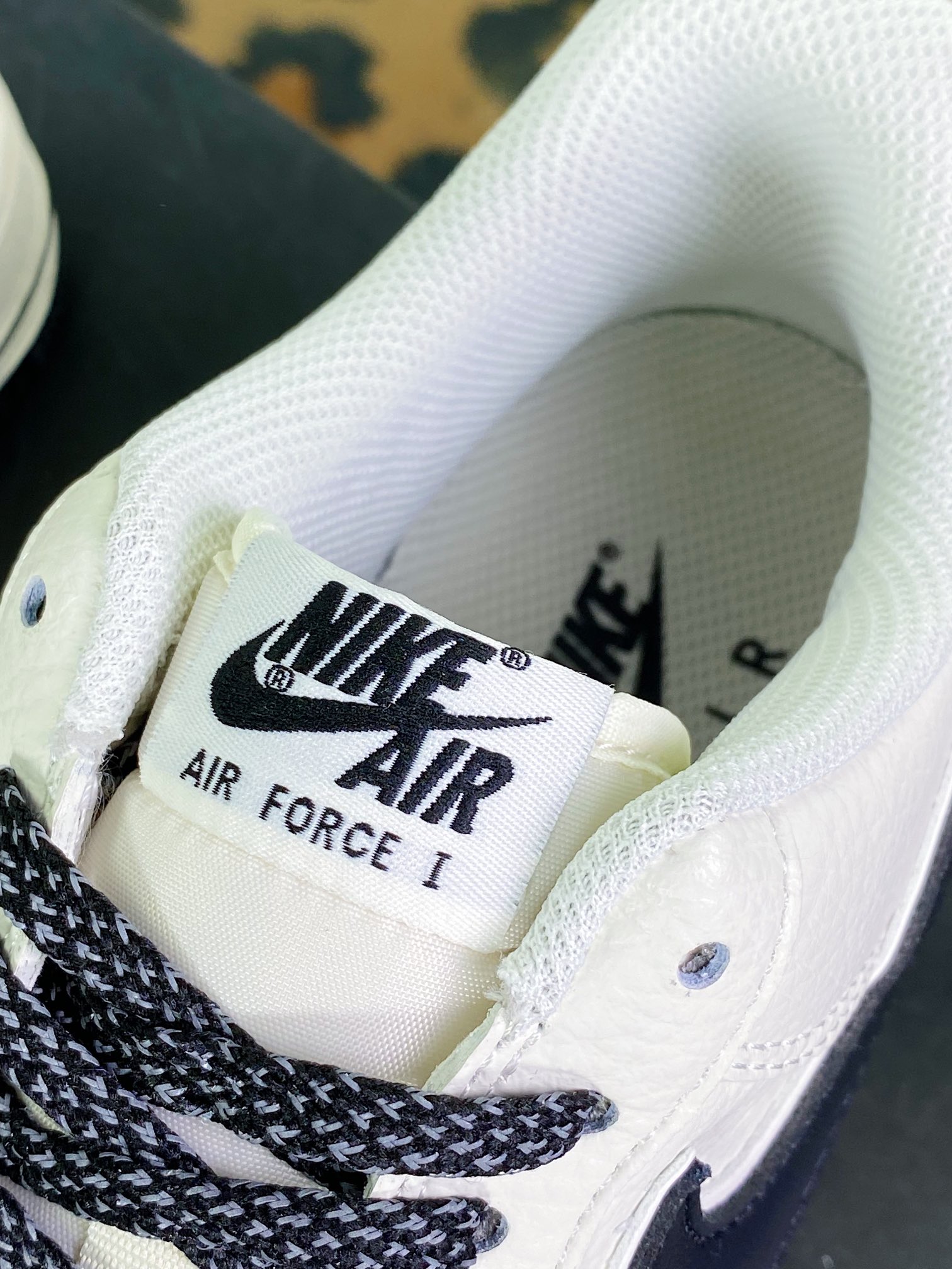 240  Air Force 1′07”Beige/Black”空军一号经典低帮百搭休闲运动板鞋“米白黑斯图西刺绣小钩”AE1686-101