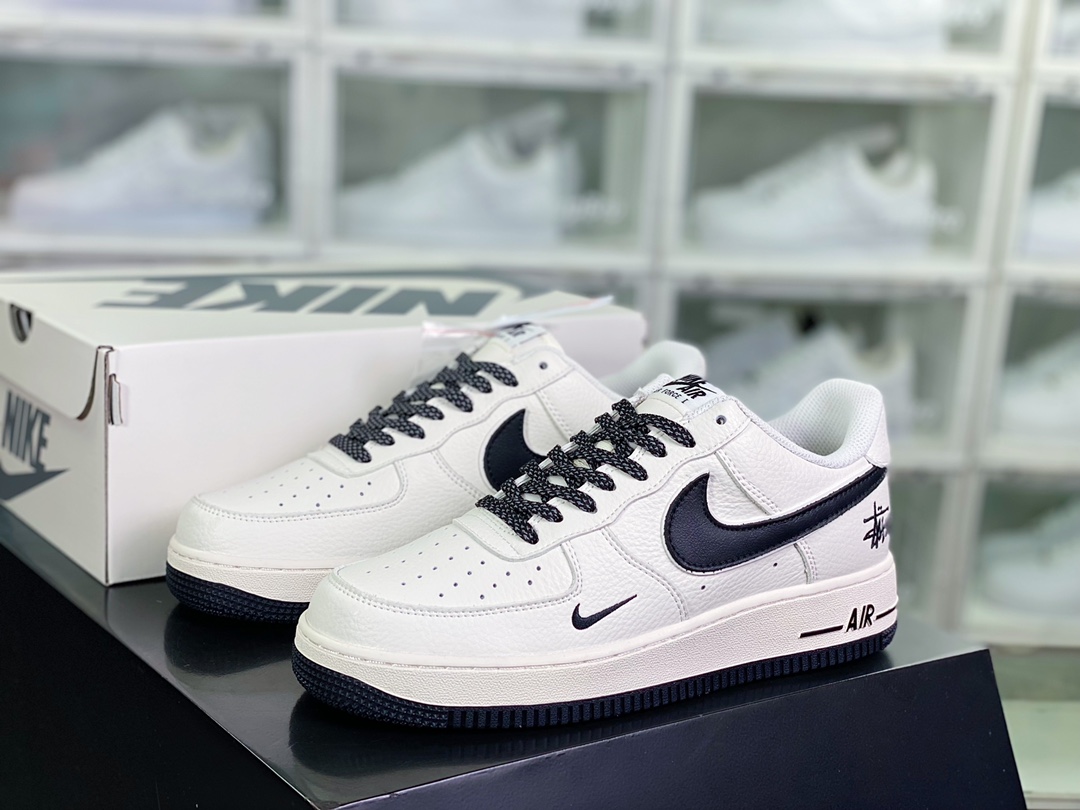 240  Air Force 1′07”Beige/Black”空军一号经典低帮百搭休闲运动板鞋“米白黑斯图西刺绣小钩”AE1686-101