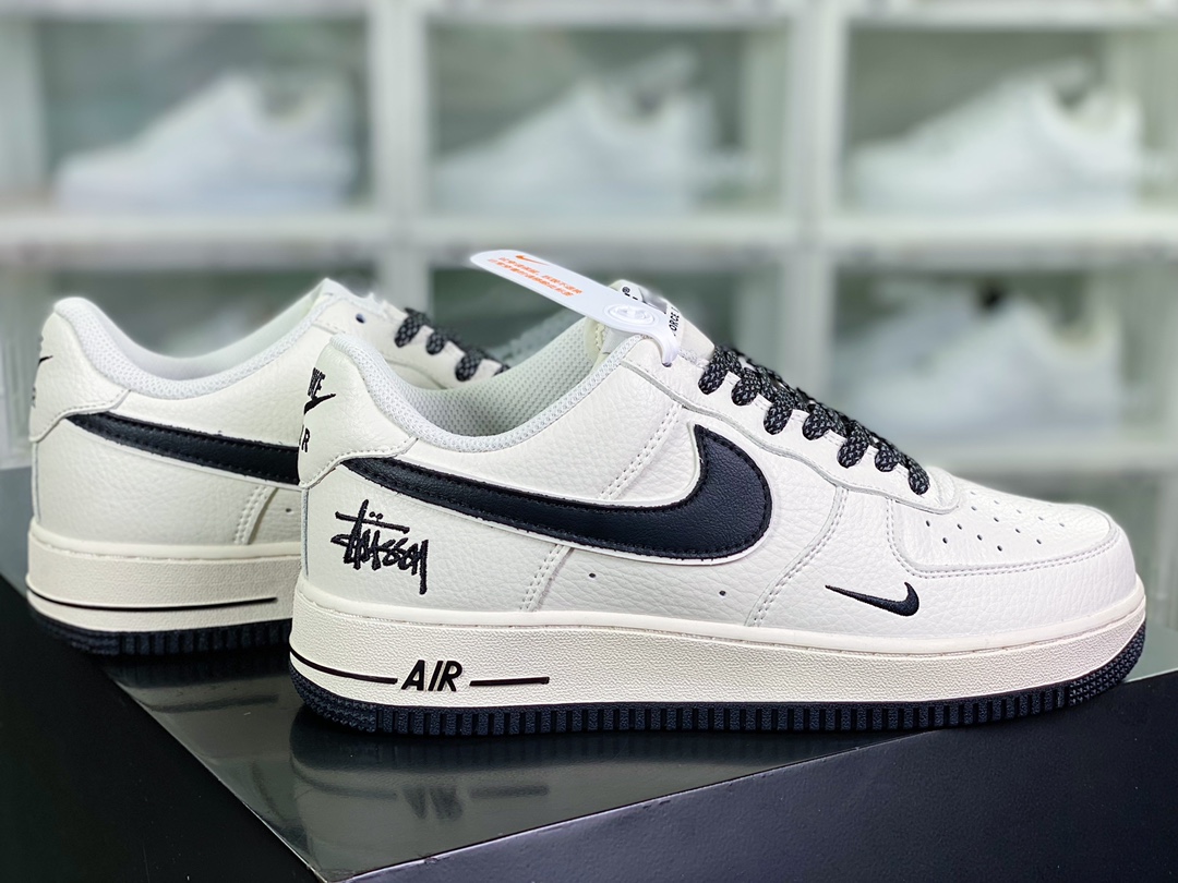 240  Air Force 1′07”Beige/Black”空军一号经典低帮百搭休闲运动板鞋“米白黑斯图西刺绣小钩”AE1686-101