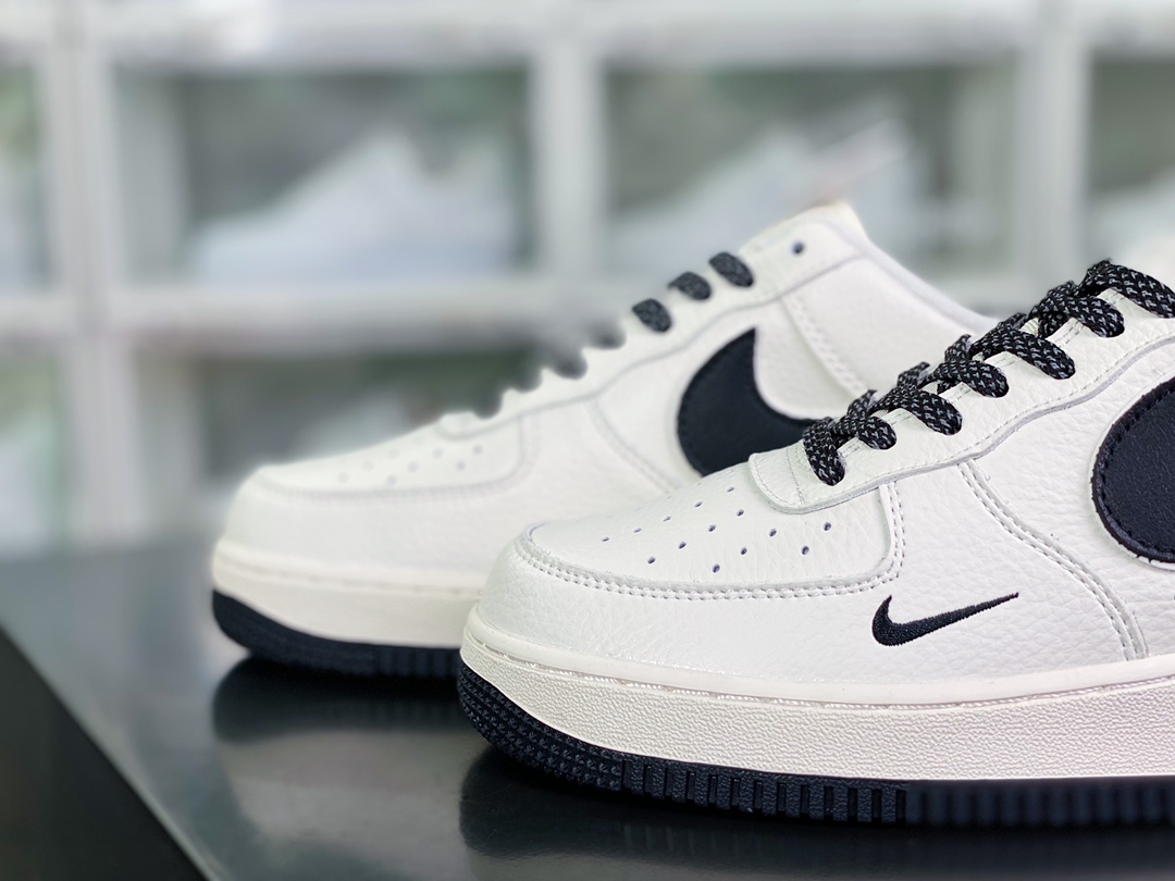 240  Air Force 1′07”Beige/Black”空军一号经典低帮百搭休闲运动板鞋“米白黑斯图西刺绣小钩”AE1686-101