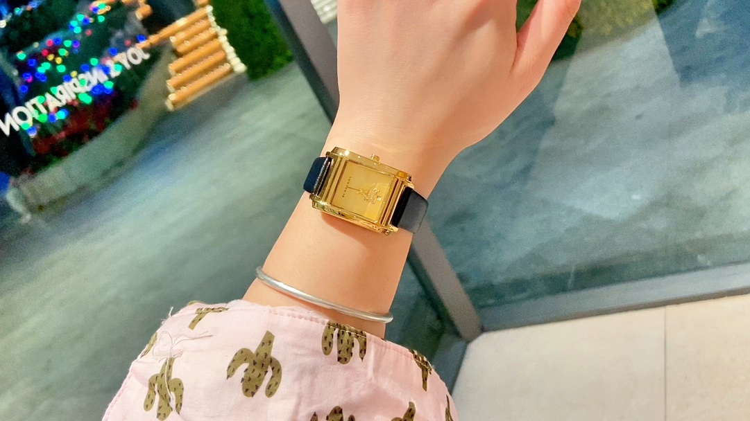 “Exclusive 210 Sale: Burberry Watch Enhances Fashion Charms for Ladies” - 图片 1