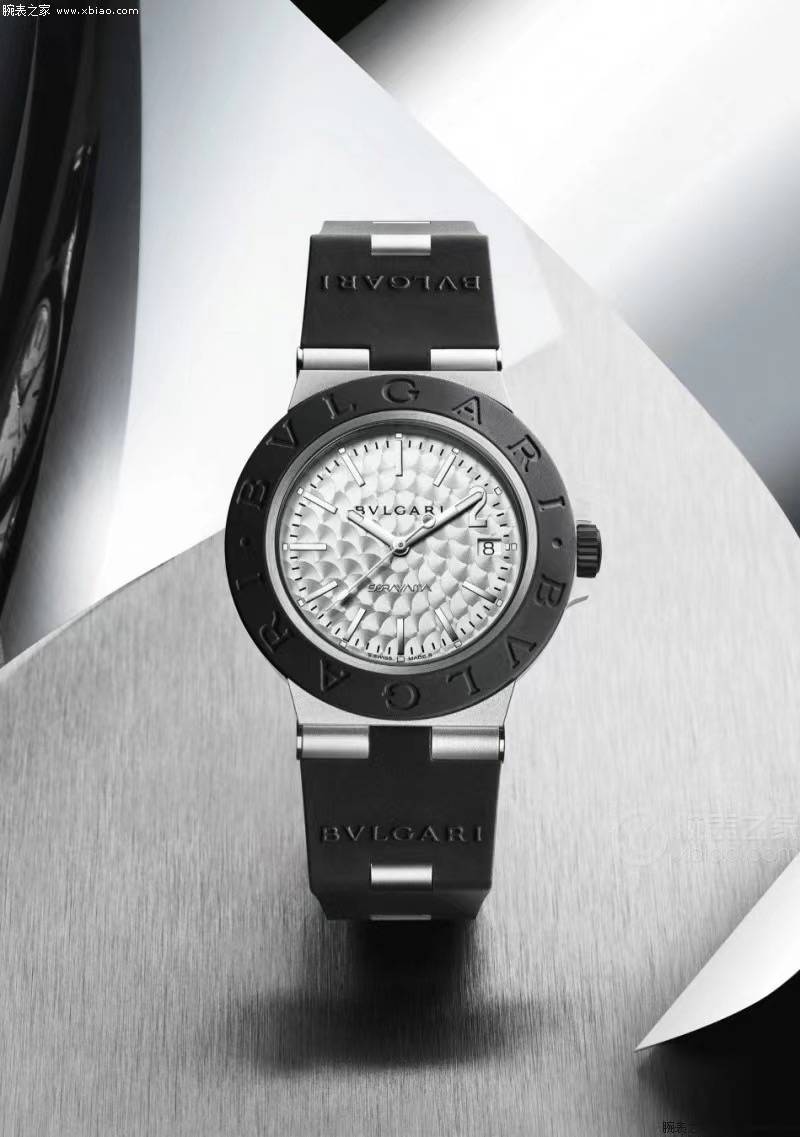 NO:394254,New!  !  !  New!  !  !  The BVLGARI Bulgari Aluminium series launched a Steve Aoki co-branded watch covered with luminous coating and a special logo on the dial. This logo, called 'Cake Face', is from electronic musician Steve Aoki.BVLGARI This time I specially found Steve Aoki to jointly create the Aluminium series, which intuitively conveys the personal influence the brand hopes to create in many fields through Aoki, especially the crowd radiation effect on the streets and trends, to accurately touch Aluminium.  The youth group that is targeted by the series, the watch adopts an inclusive design language, breaking through the limitations of gender, age, trend, era, social image and personal style. It has innovatively introduced subversive aluminum and rubber materials, titanium alloy materials, and the unexpected combination of materials contains unique creative ingenuity, which can be worn by both men and women. The new generation of Aluminium watch uses ultra-thin and carved fully automatic mechanical movements. Our goods also use the same authentic carving movement, which is the official 42-hour kinetic energy reserve, with accurate time and error within 6 seconds of Geneva standard. The case  40mm in size and is made of special aluminum material, with a matte texture. The bezel and strap are made of original mold rubber material. The three-dimensional font makes the market product unsurpassed. 10ATM waterproof and anti-glare sapphire glass mirror, which is blue from the side light. The aluminum needle and dial with luminous coating are the brightest in the night. The titanium alloy bottom cover and inner liner make the entire watch lightweight. It is light and makes people feel super comfortable. The brushed texture is extremely heavy. It is super great to bring it to others. It allows you to travel and any watch can be well protected on business trips. It is super practical.  veneta, bvlgari, bvlgari19860909上新！！！上新！！！BVLGARI宝格丽 年Aluminium 系列推出了一款覆有夜光涂层,表盘处饰有特别标志的 Steve Aoki 联名款腕表.而这一名为「Cake Face」的标识,正出自电子音乐人 Steve Aoki.BVLGARI 此番特意找来 Steve Aoki 这一形象 I,共同打造 Aluminium 系列,直观传递出品牌希望通过 Aoki 在多领域内塑造的个人影响力,尤其是街头、潮流方向的人群辐射效应,精准触及到 Aluminium 系列所对标的青年群体,该腕表采用兼容并蓄的设计语言,突破了性别,年龄,潮流,时代,社会形象以及个人风格限制,创新引入了颠覆性的铝材质和橡胶材质,钛合金材质,出人意料的材质组合蕰含了别具一格的创意巧思,男女都可以佩戴,全新一代的Aluminium腕表采用超薄并且雕花处理的全自动机械机芯,我们的货也是采用同样的正品雕花机芯,也就是官方42小时动能储备,走时精准并误差在日内瓦标准正负6秒内,表壳大小40mm并采用特殊铝制材料,呈磨砂纹效果,表圈和表带采用了原版模具橡胶材质制作,其字体立体感使市场货无法超越的,10ATM防水,防眩蓝宝石玻璃镜面,从侧光线下呈现泛蓝色,铝制的表针跟带有夜光涂层表盘,在夜幕中呈现最亮的仔,钛合金底盖跟内胆,使整个手表都是轻质化,轻的让人带着超级舒服,拉丝质感,重量无比,送人自带都超级棒,让你在旅行,出差上任何表都可以很好的保护,超级实用,,bottega veneta,bvlgari,bvlgari,Watch