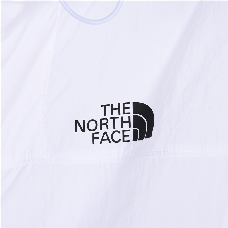 本地自取：💰180 放店120
 The north face 21ss 经典北面防晒服  适用季节:春夏秋采用防风防泼水面料，一是具有很好防风性能，二是有防泼水处理，将水分阻止表面三是能有效阻尘 阻油服饰表面干净颜色【白色】 Size：s-xxl