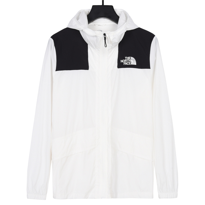 本地自取：💰180 放店120
 The north face 21ss 经典北面 防紫外线 防晒服 适用季节:春夏秋采用防风防泼水面料，一是具有很好防风性能，二是有防泼水处理，将水分阻止表面三是能有效阻尘 阻油服饰表面干净颜色【白色】 Size：s-xxl