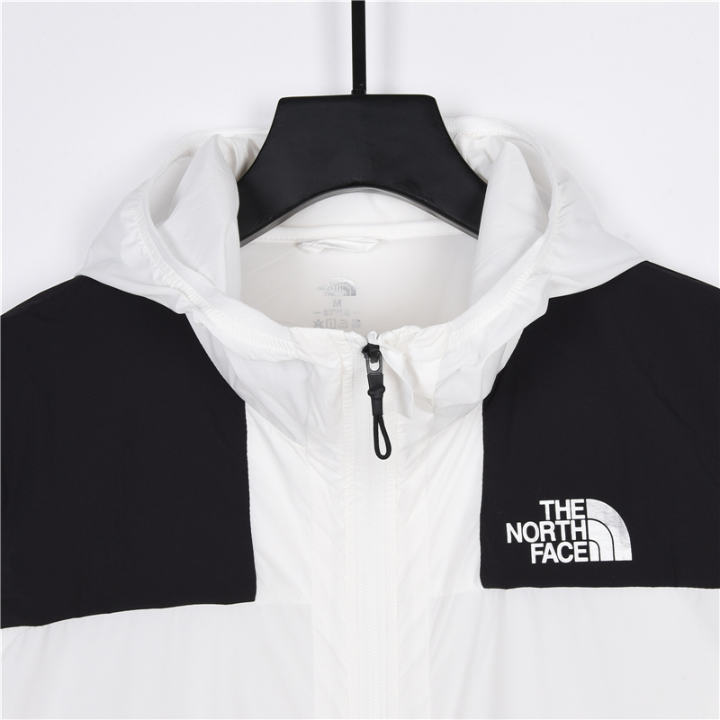 本地自取：💰180 放店120
 The north face 21ss 经典北面 防紫外线 防晒服 适用季节:春夏秋采用防风防泼水面料，一是具有很好防风性能，二是有防泼水处理，将水分阻止表面三是能有效阻尘 阻油服饰表面干净颜色【白色】 Size：s-xxl