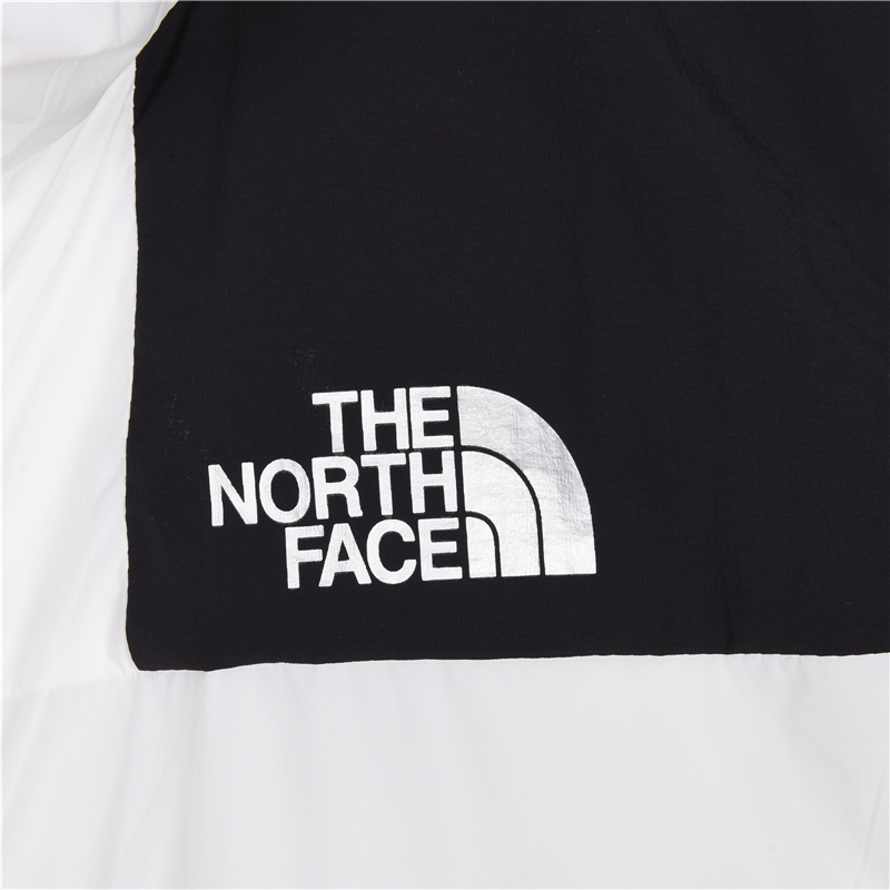 本地自取：💰180 放店120
 The north face 21ss 经典北面 防紫外线 防晒服 适用季节:春夏秋采用防风防泼水面料，一是具有很好防风性能，二是有防泼水处理，将水分阻止表面三是能有效阻尘 阻油服饰表面干净颜色【白色】 Size：s-xxl