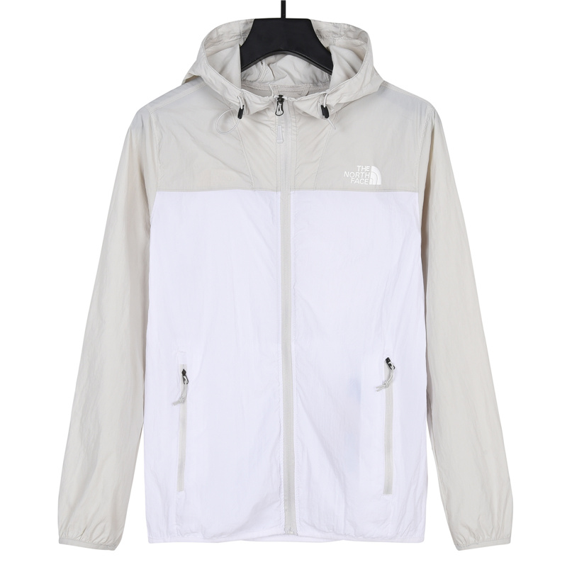 本地自取：💰180 放店120
 The north face 21ss 经典北面防晒服 适用季节:春夏秋采用防风防泼水面料，一是具有很好防风性能，二是有防泼水处理，将水分阻止表面三是能有效阻尘 阻油服饰表面干净颜色【白色】 Size：s-xxl