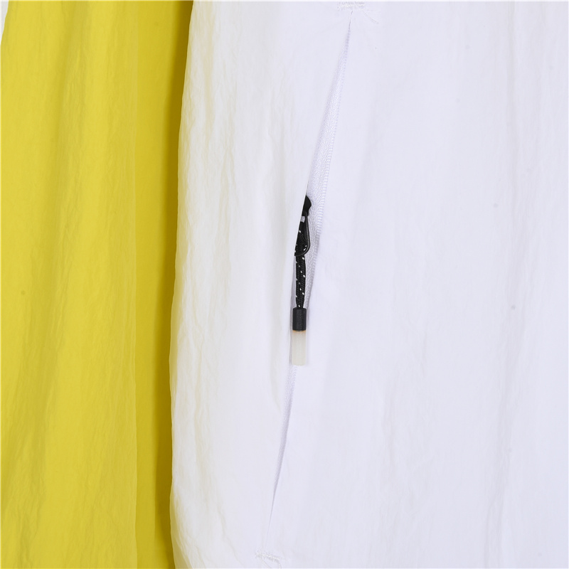 本地自取：💰180 放店120 The north face 21ss 经典北面 防紫外线 防晒服 适用季节:春夏秋采用防风防泼水面料，一是具有很好防风性能，二是有防泼水处理，将水分阻止表面三是能有效阻尘 阻油服饰表面干净颜色【白色】 Size：s-xxl