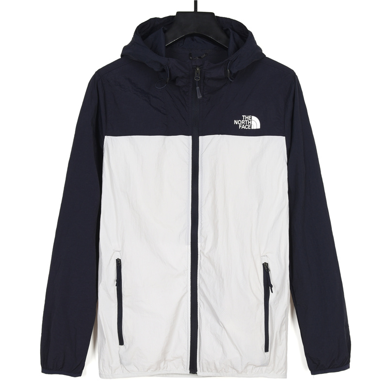 本地自取：💰180 放店120
 The north face 21ss 经典北面 防紫外线 防晒服 适用季节:春夏秋采用防风防泼水面料，一是具有很好防风性能，二是有防泼水处理，将水分阻止表面三是能有效阻尘 阻油服饰表面干净颜色【白色】 Size：s-xxl