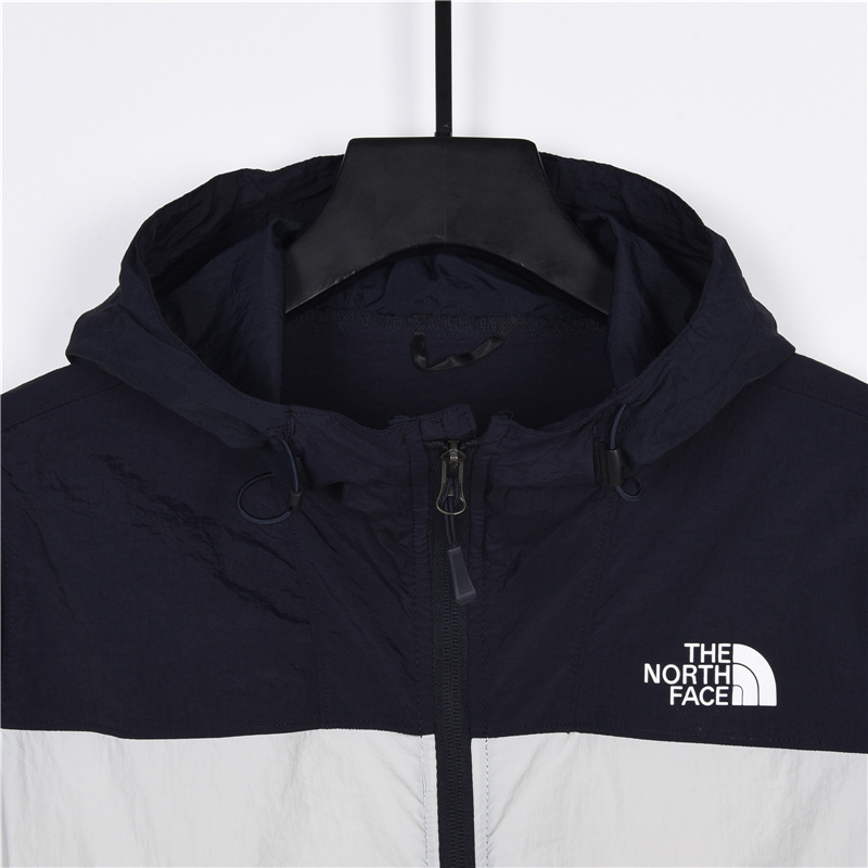 本地自取：💰180 放店120
 The north face 21ss 经典北面 防紫外线 防晒服 适用季节:春夏秋采用防风防泼水面料，一是具有很好防风性能，二是有防泼水处理，将水分阻止表面三是能有效阻尘 阻油服饰表面干净颜色【白色】 Size：s-xxl