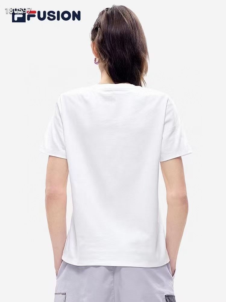 💰80
2024ss夏季FILA/斐乐新款欧阳娜娜同款LOGO男女款短袖T恤胸前涂鸦图案简单大方极为耐看穿搭性能更是有目共睹240g纯棉材质亲肤透气垂感自然不易变形经久耐穿并且真的是超级百搭质量绝对保证
颜色:黑色 白色
尺码	胸围	衣长	袖长	肩宽	
M100	68	19	41	
L	108	72	21	45
xl112 74 22 47