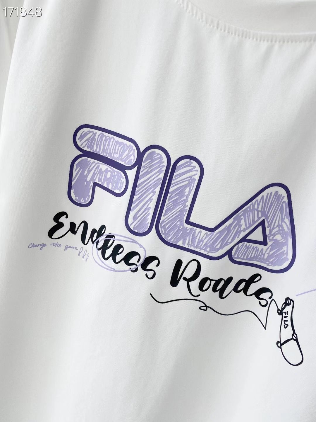 💰80
2024ss夏季FILA/斐乐新款欧阳娜娜同款LOGO男女款短袖T恤胸前涂鸦图案简单大方极为耐看穿搭性能更是有目共睹240g纯棉材质亲肤透气垂感自然不易变形经久耐穿并且真的是超级百搭质量绝对保证
颜色:黑色 白色
尺码	胸围	衣长	袖长	肩宽	
M100	68	19	41	
L	108	72	21	45
xl112 74 22 47