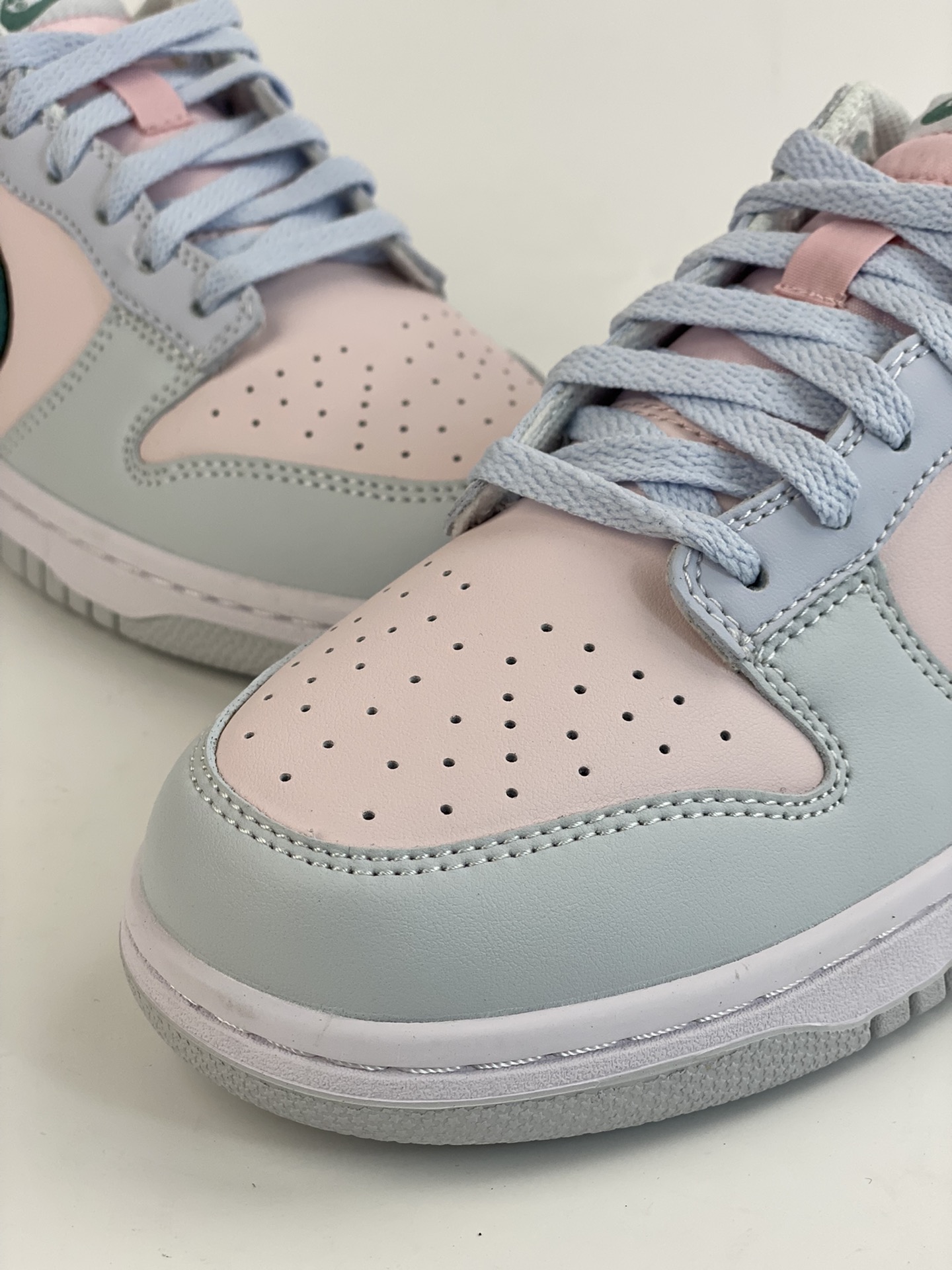 200 NIKE SB Dunk Low ”Mineral Teal” 淡青粉 FD1232-002
