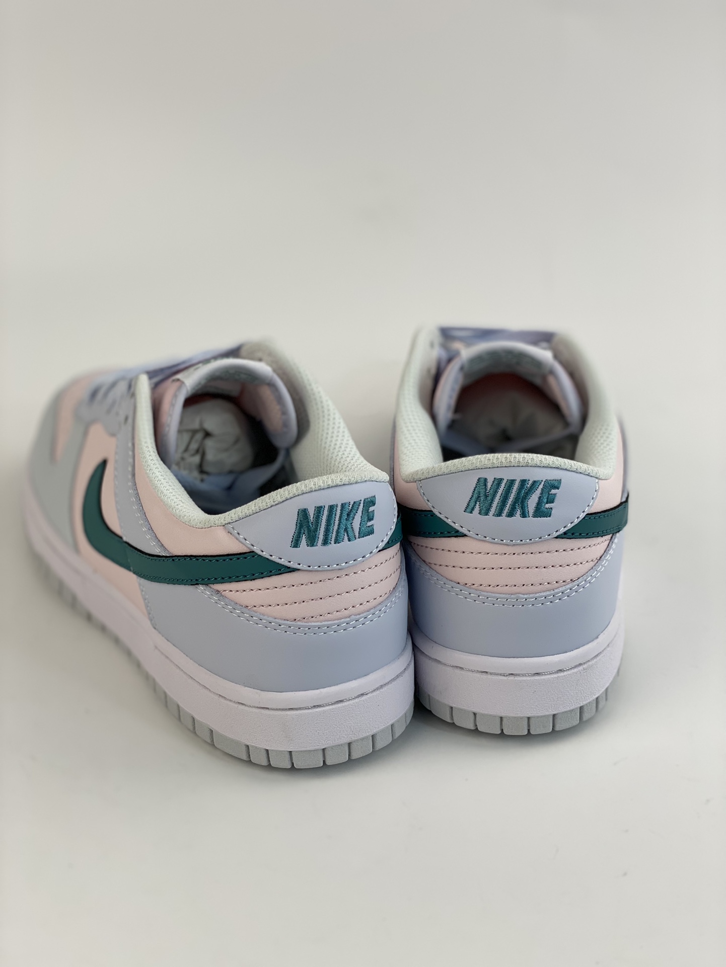 200 NIKE SB Dunk Low ”Mineral Teal” 淡青粉 FD1232-002