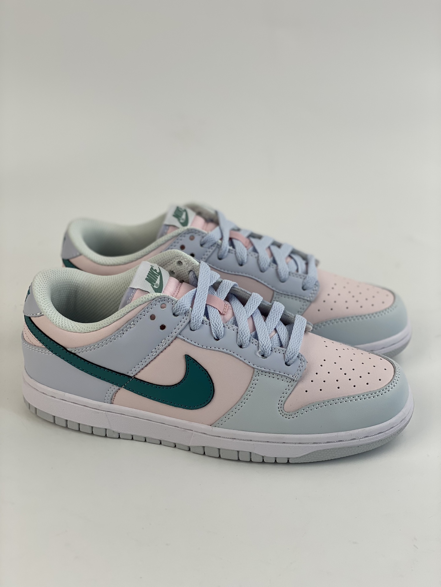 200 NIKE SB Dunk Low ”Mineral Teal” 淡青粉 FD1232-002