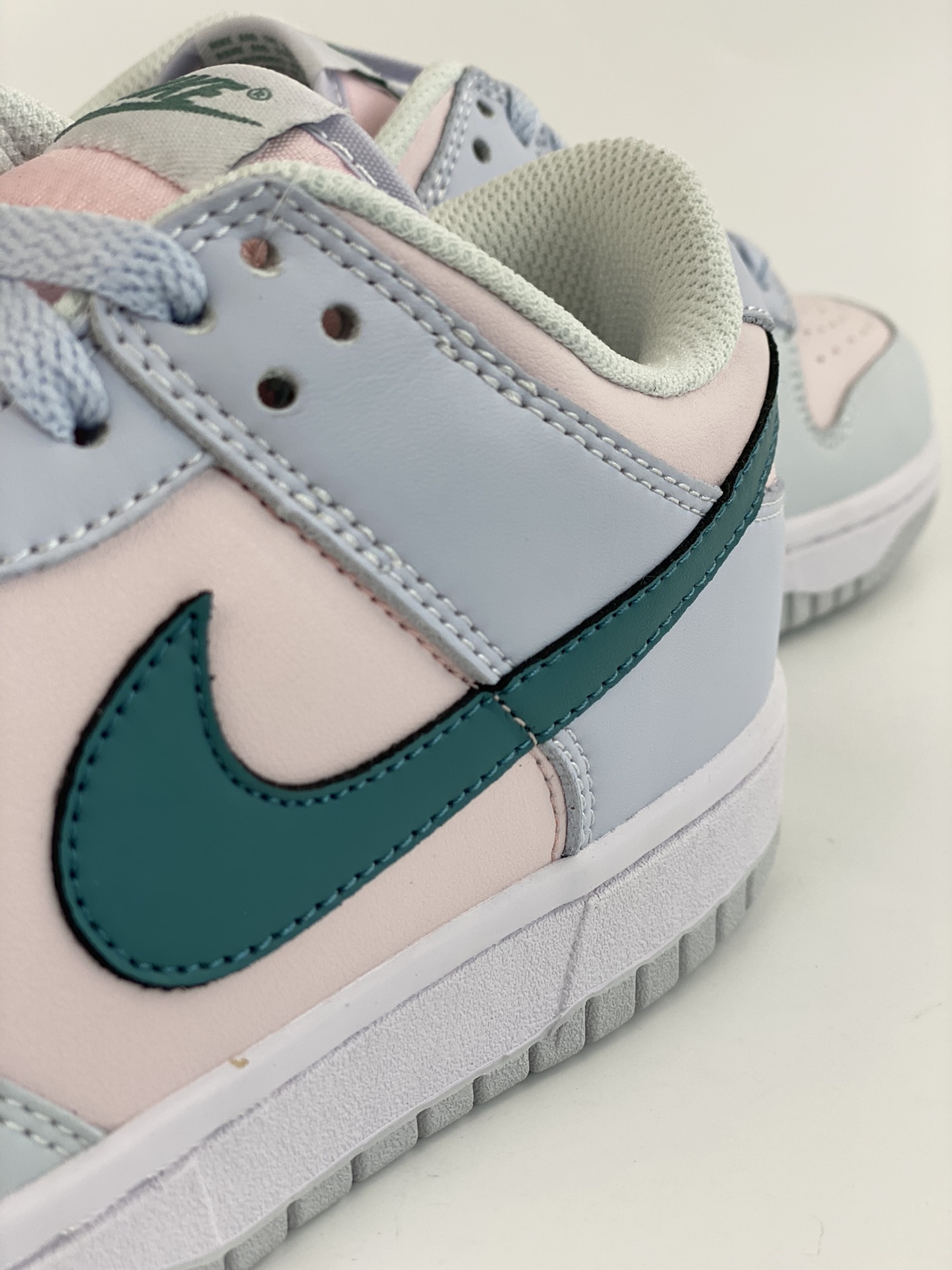 200 NIKE SB Dunk Low ”Mineral Teal” 淡青粉 FD1232-002