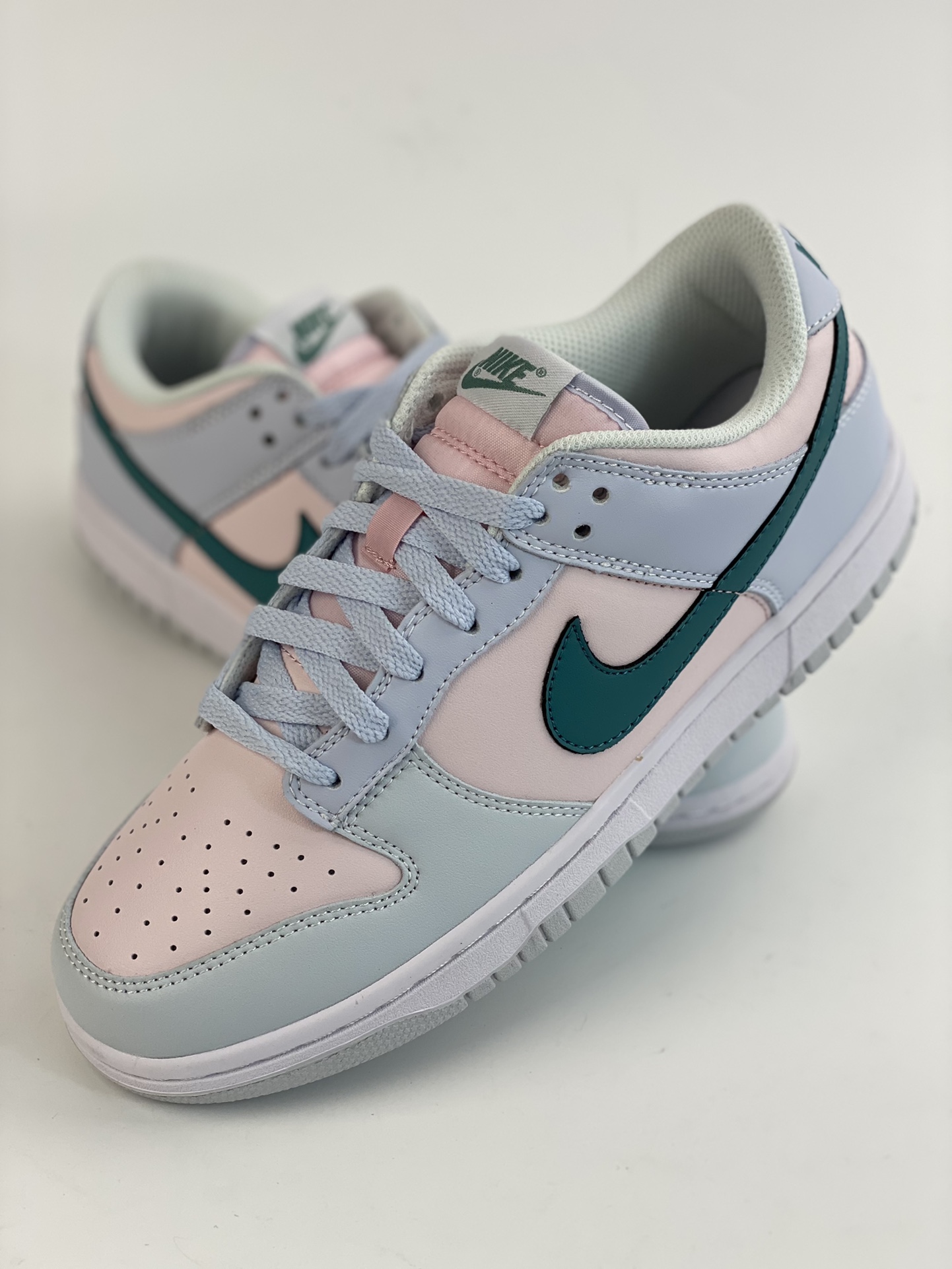 200 NIKE SB Dunk Low ”Mineral Teal” 淡青粉 FD1232-002