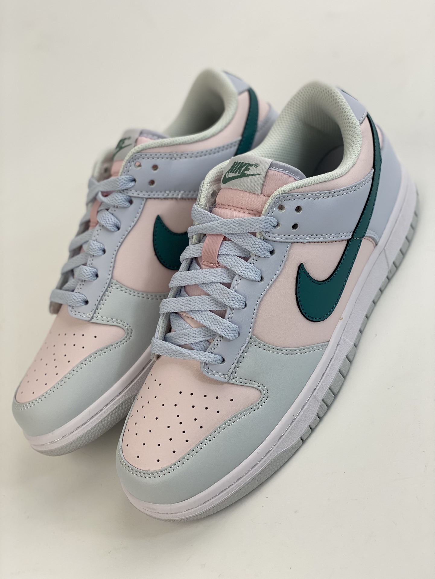 200 NIKE SB Dunk Low ”Mineral Teal” 淡青粉 FD1232-002