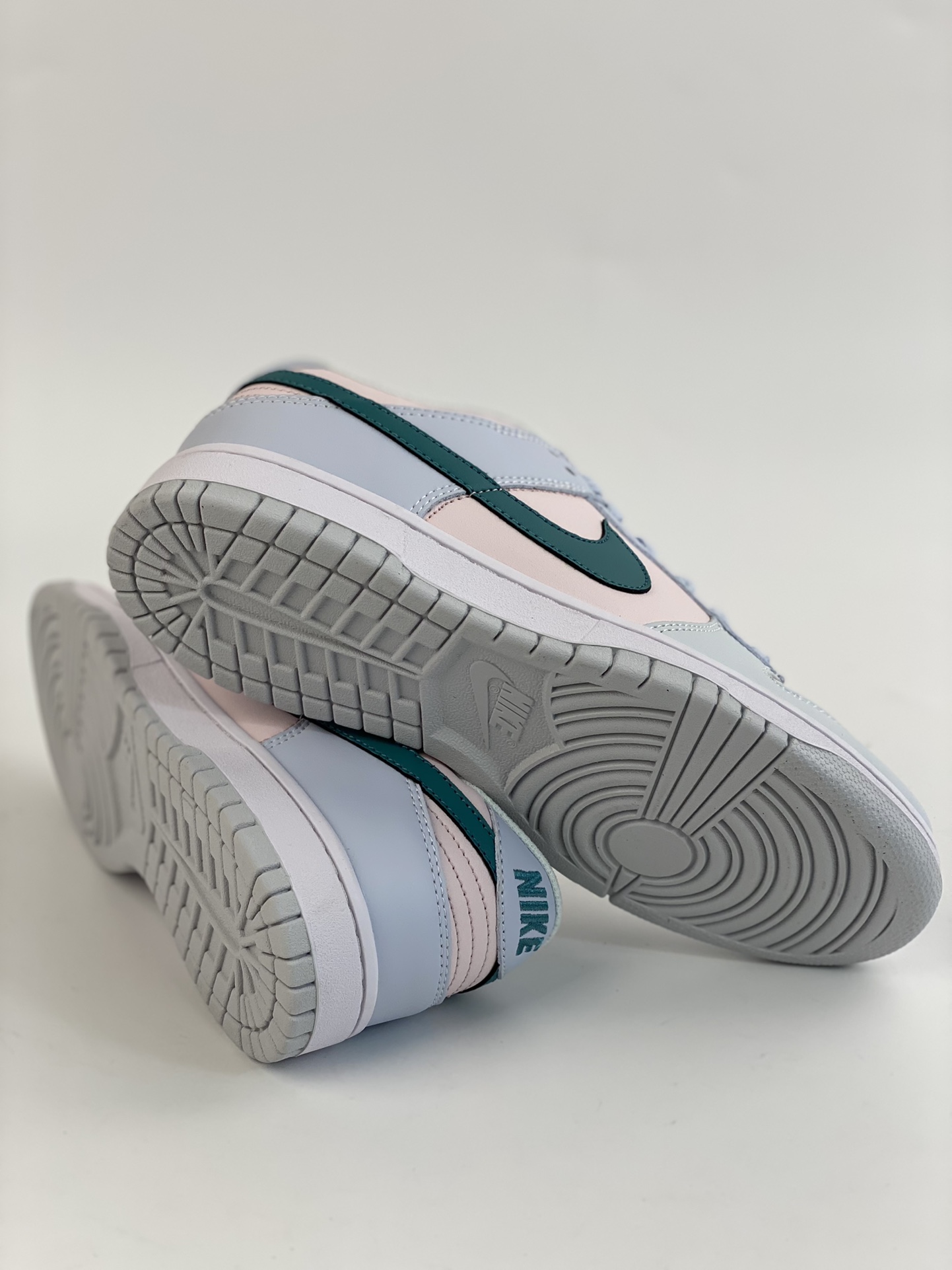 200 NIKE SB Dunk Low ”Mineral Teal” 淡青粉 FD1232-002