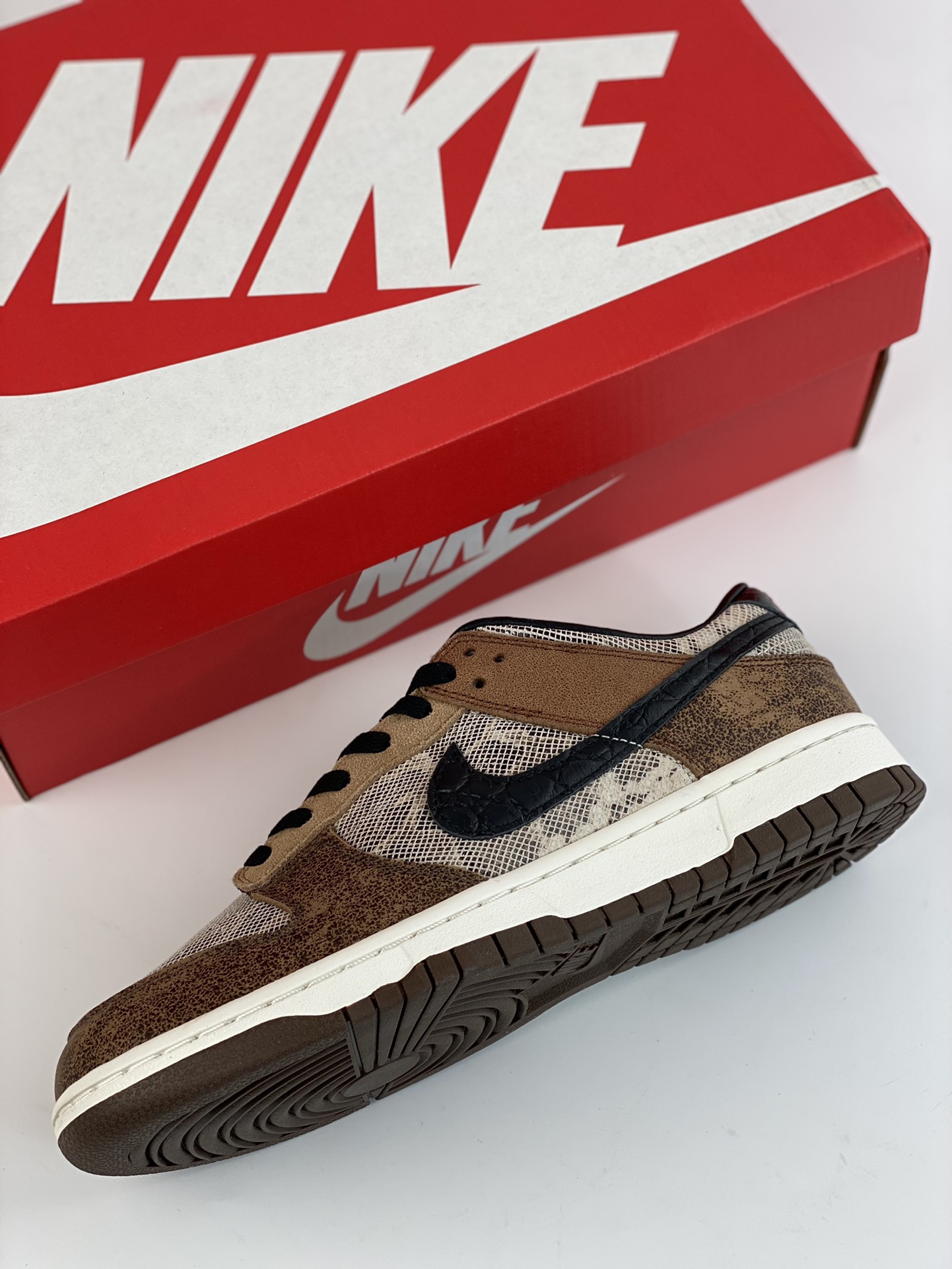 Nike SB Dunk Low CO.JP Trendy Brown and Black Snake Pattern FJ5434-120