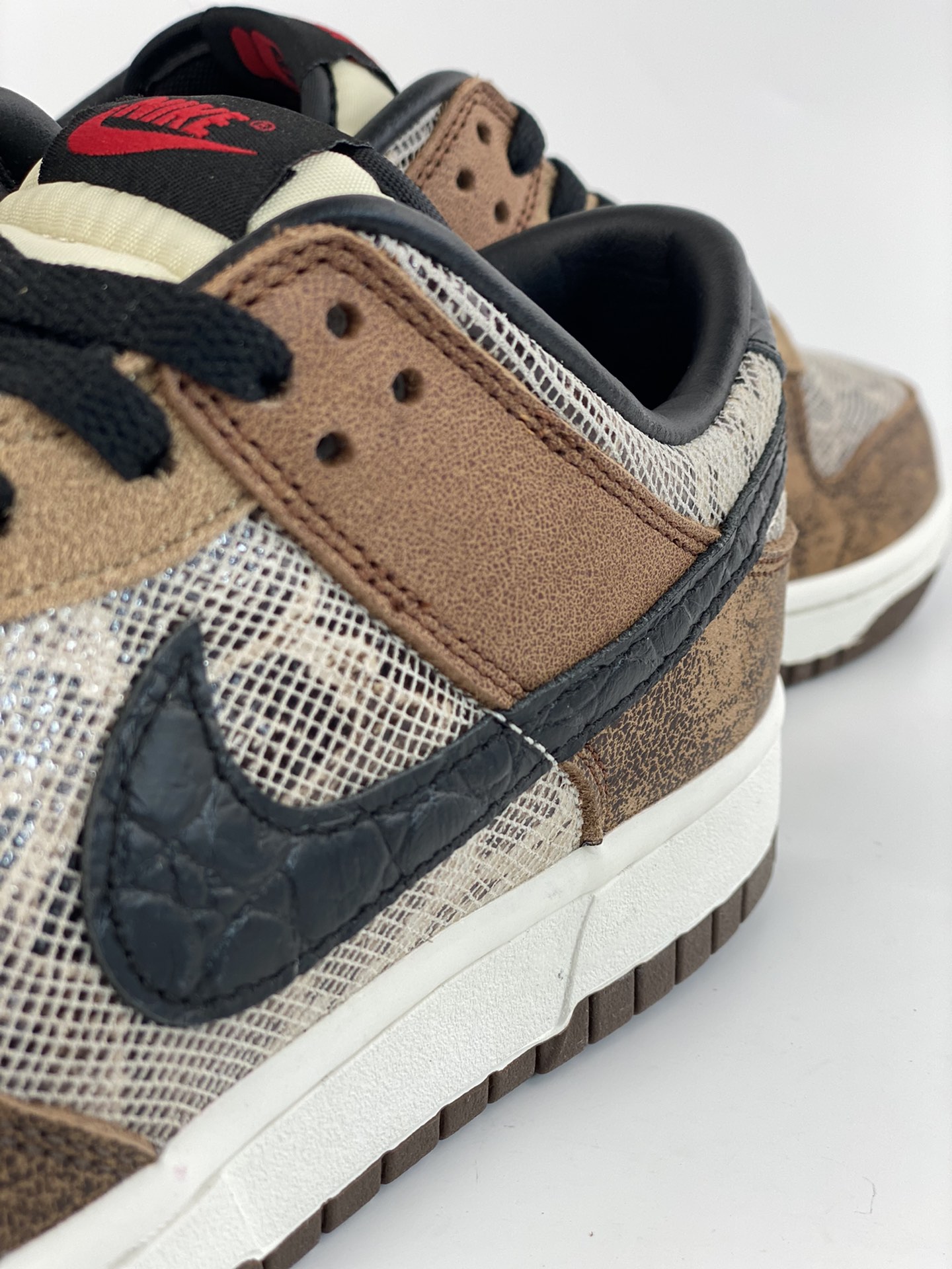 Nike SB Dunk Low CO.JP Trendy Brown and Black Snake Pattern FJ5434-120