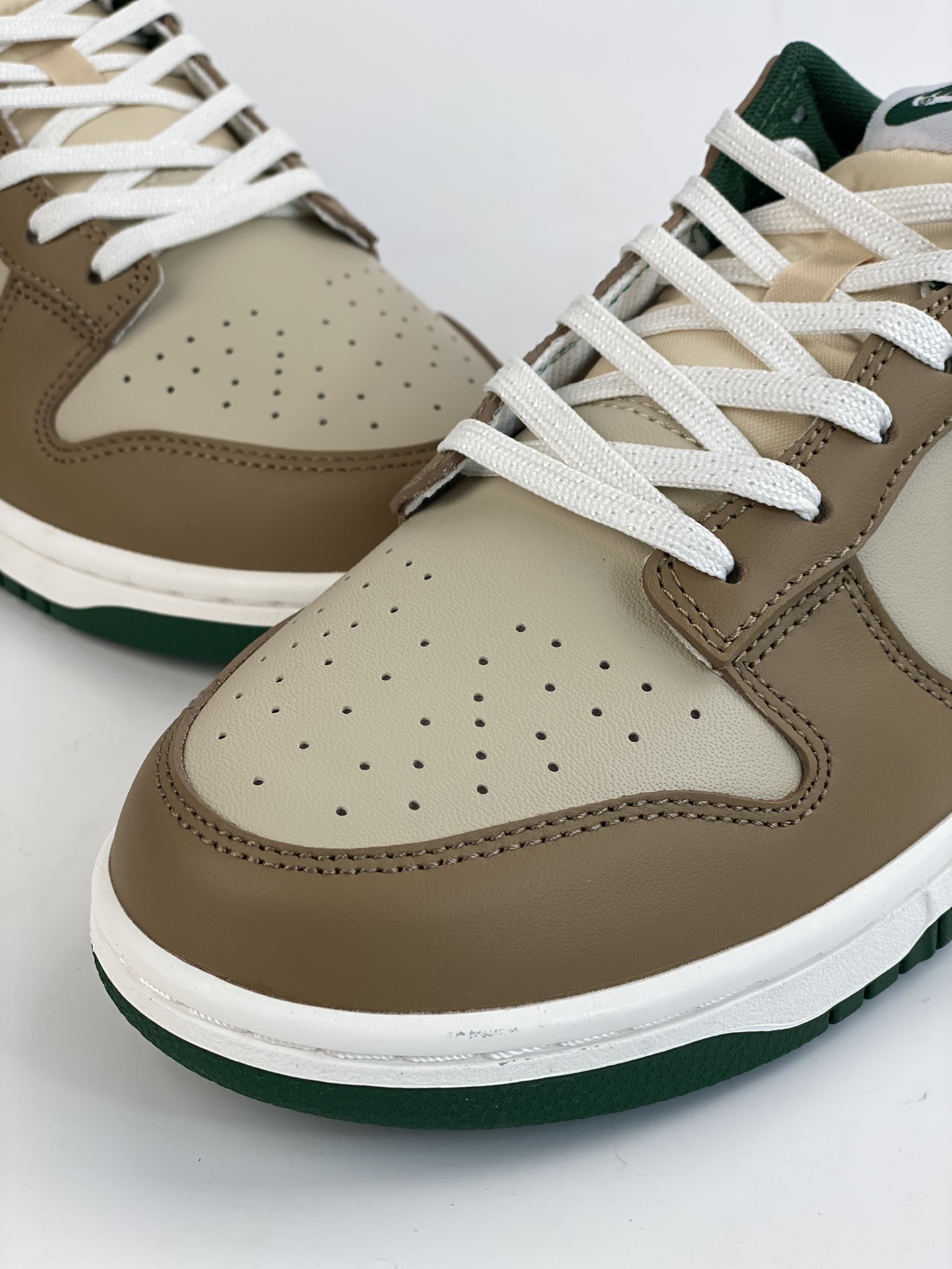 260 Nike SB Dunk Low 米棕绿 FB7160-231