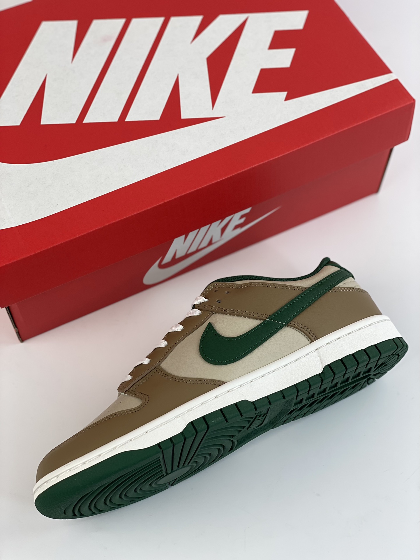 260 Nike SB Dunk Low 米棕绿 FB7160-231