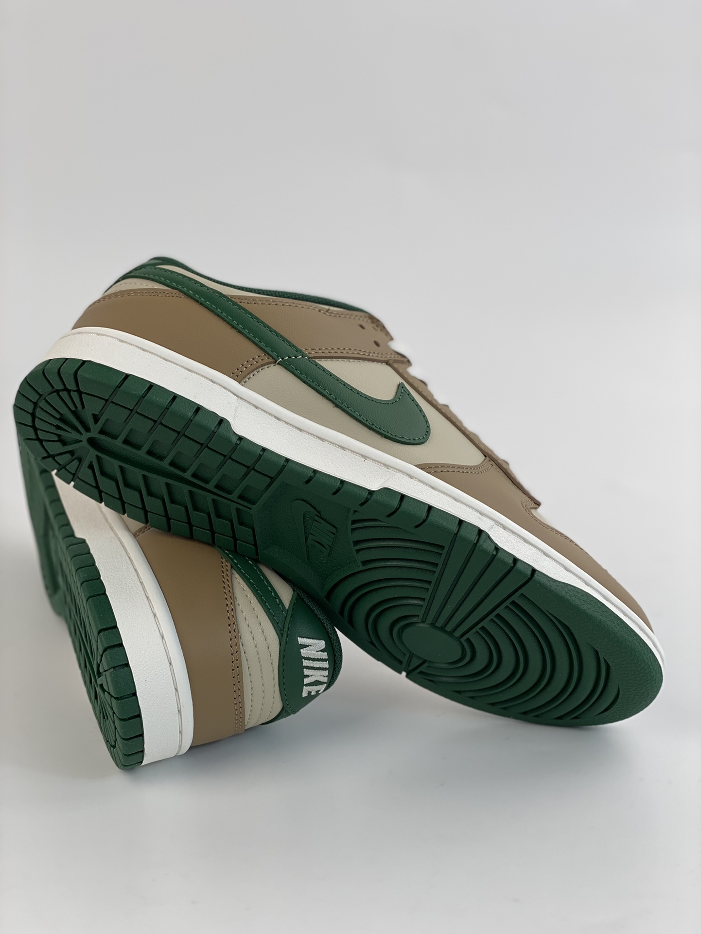 260 Nike SB Dunk Low 米棕绿 FB7160-231