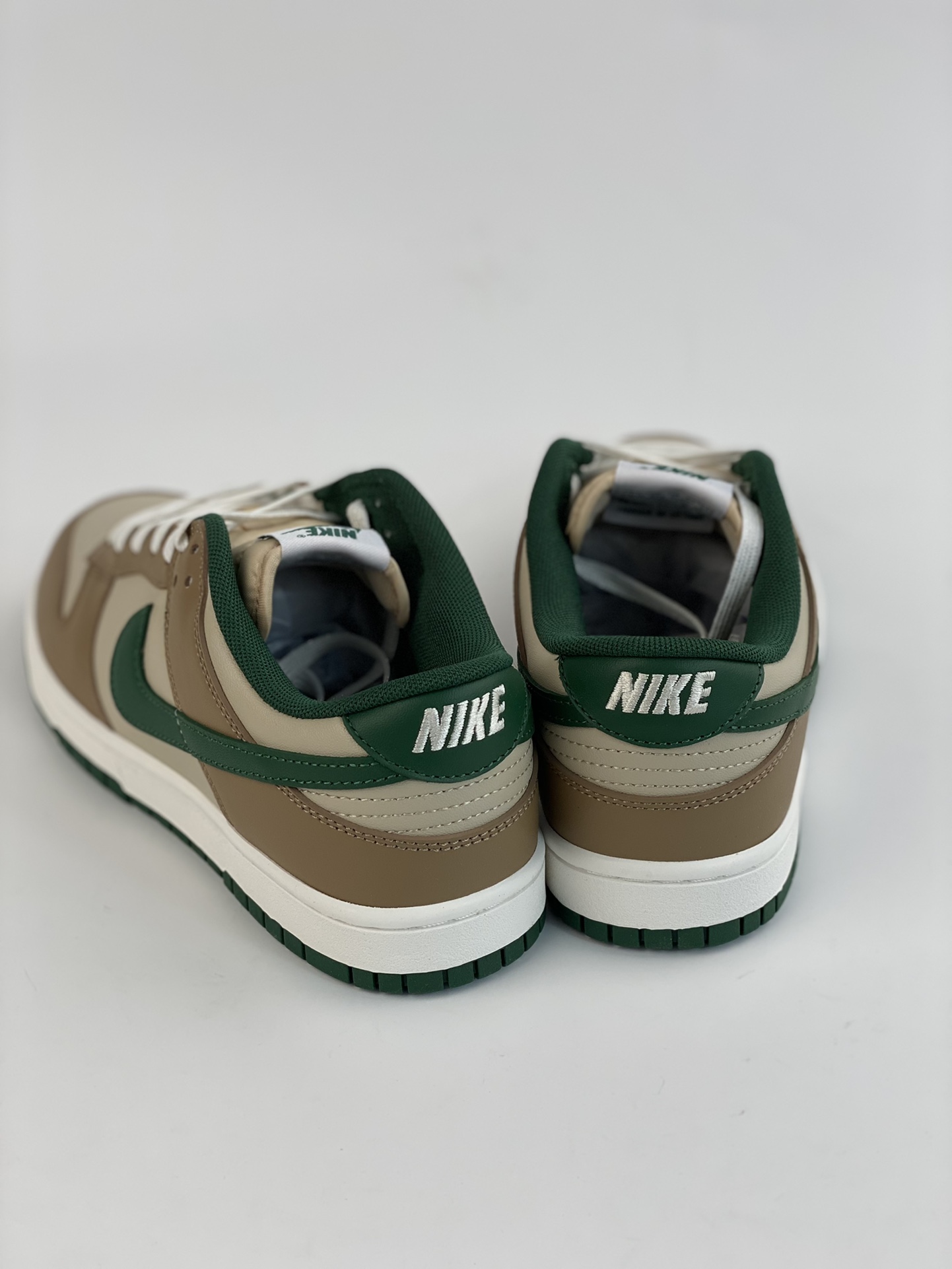 260 Nike SB Dunk Low 米棕绿 FB7160-231