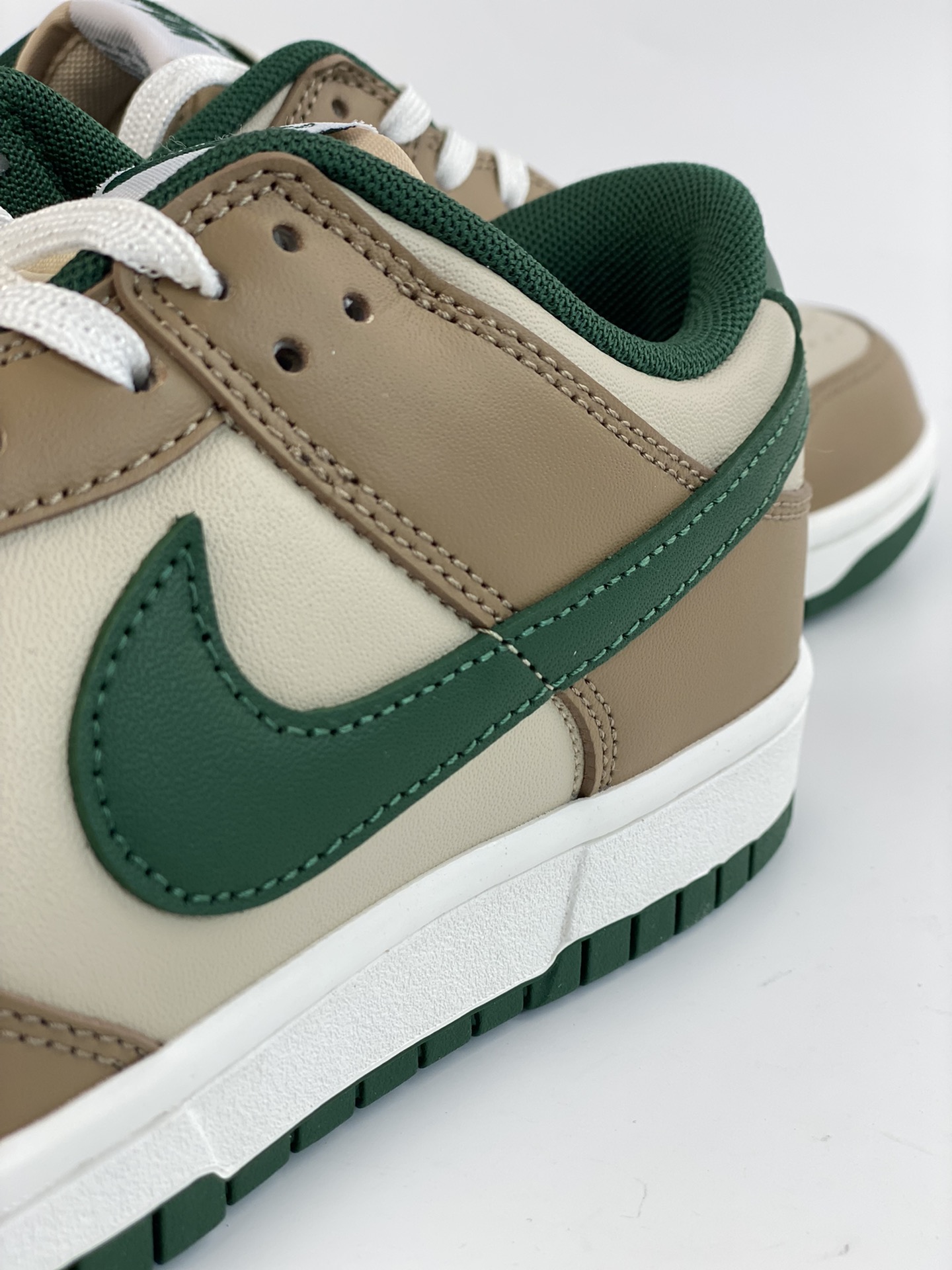 260 Nike SB Dunk Low 米棕绿 FB7160-231