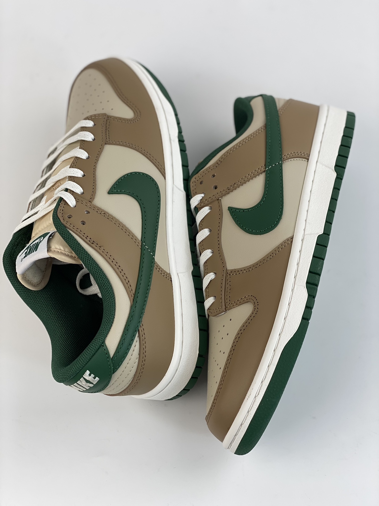 260 Nike SB Dunk Low 米棕绿 FB7160-231