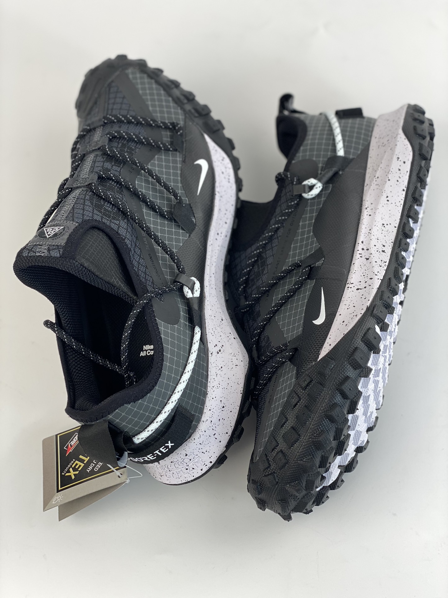 210 Nike ACG Mountain Fly Low GORE-TEX 户外登山运动鞋/黑白 DD2861-010