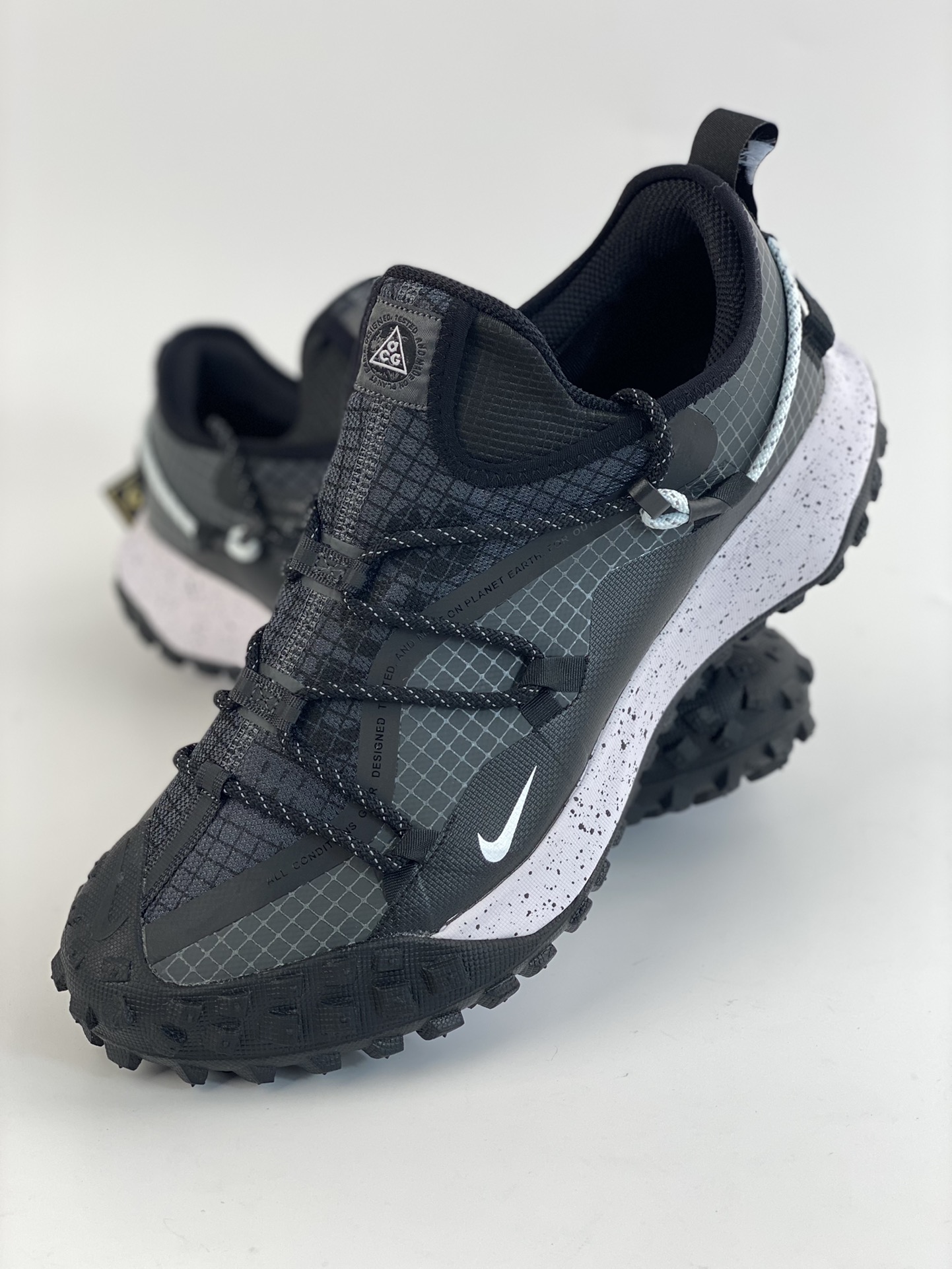 210 Nike ACG Mountain Fly Low GORE-TEX 户外登山运动鞋/黑白 DD2861-010