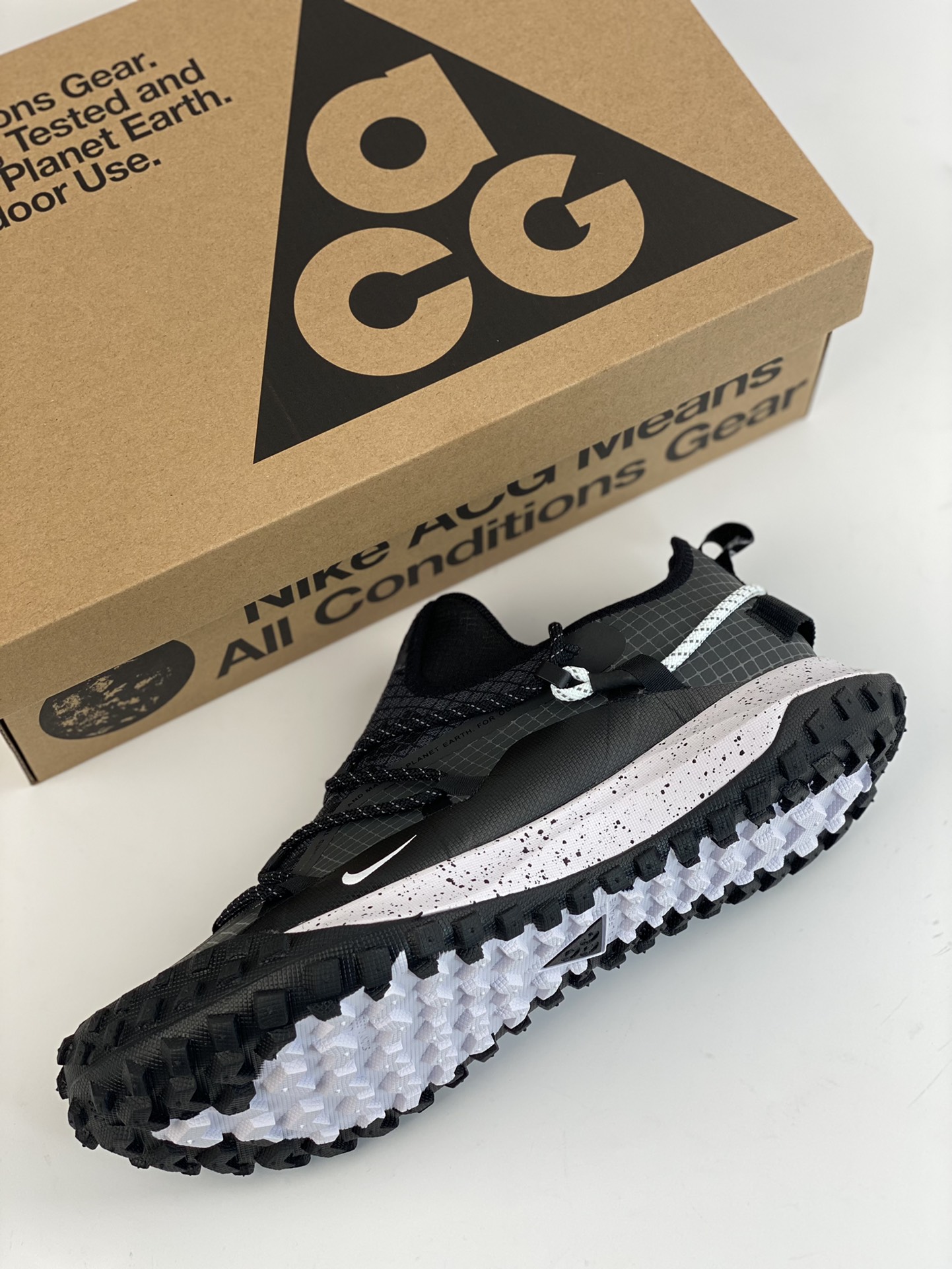 210 Nike ACG Mountain Fly Low GORE-TEX 户外登山运动鞋/黑白 DD2861-010