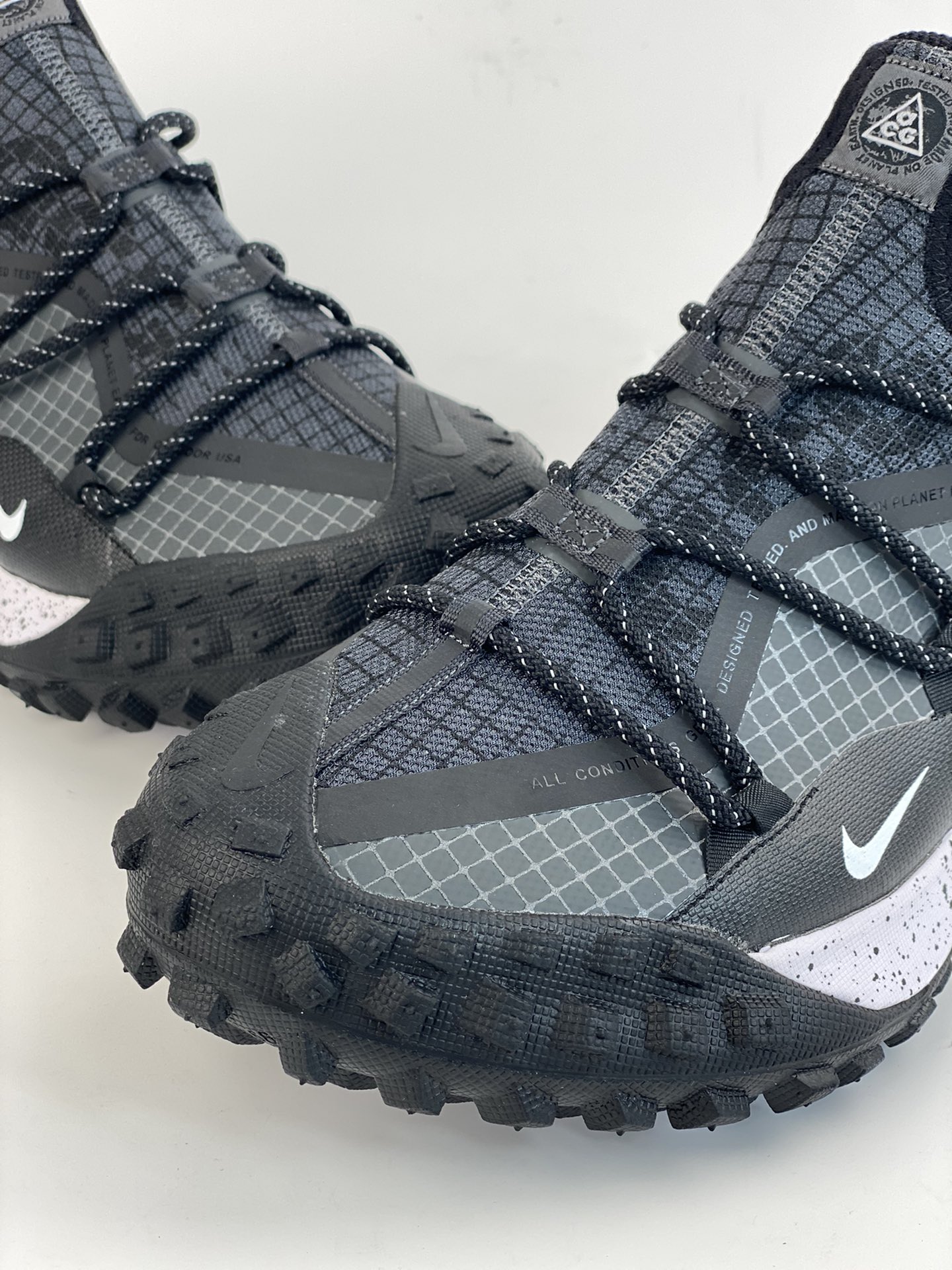 210 Nike ACG Mountain Fly Low GORE-TEX 户外登山运动鞋/黑白 DD2861-010