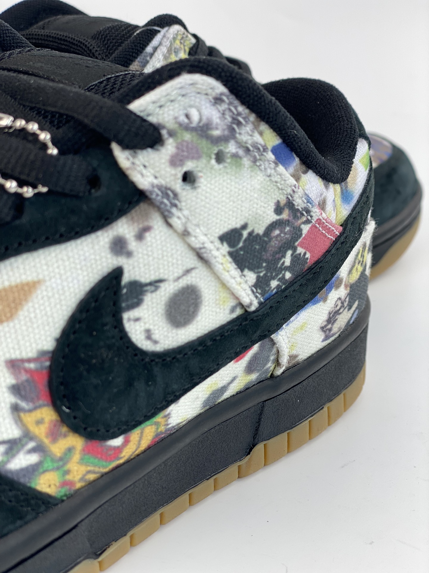 350 Supreme x Nike SB Dunk Low ”Rammellzee”联名黑彩 FD8778-001