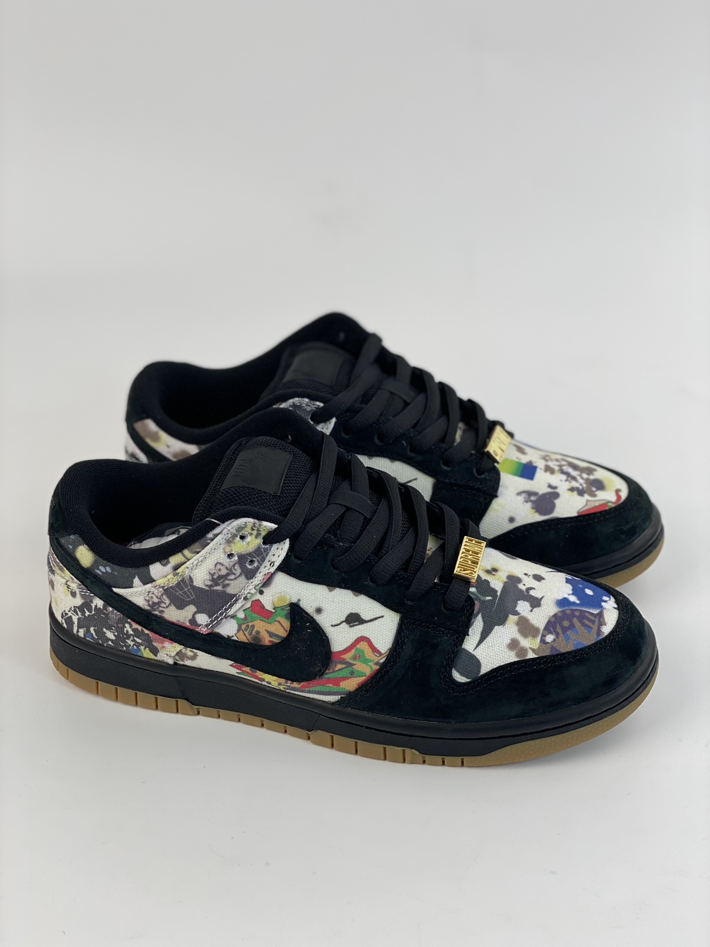 350 Supreme x Nike SB Dunk Low ”Rammellzee”联名黑彩 FD8778-001