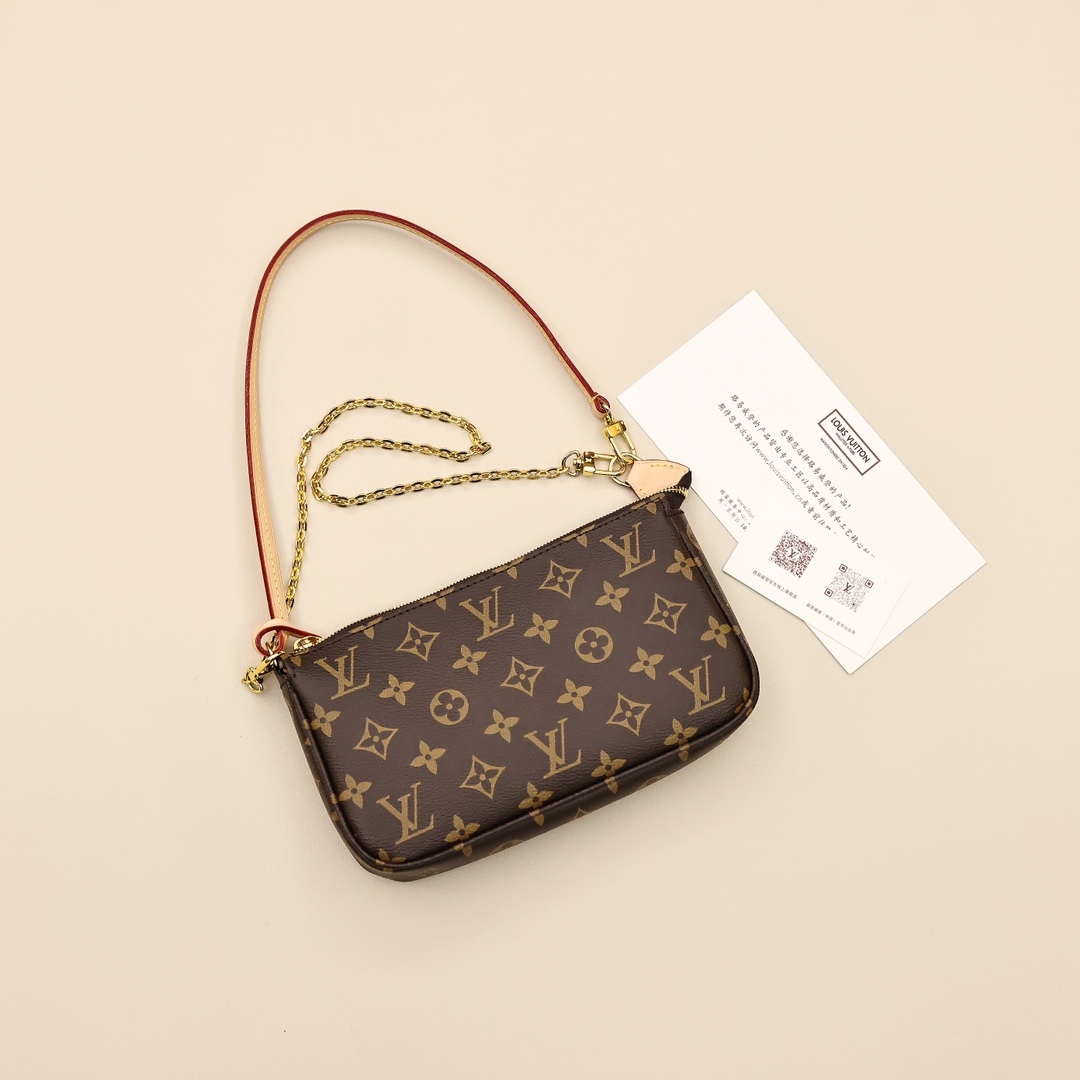 Lv Mila麻将包💰190 配有三款肩带（长+短+链条），手袋以柔软的Damier Azur 帆布制成，倍感清新柔美，淡雅的色彩与精致的皮链相得益彰，携带日用品的优雅之选。 规格：23.5*13.5*4cm
