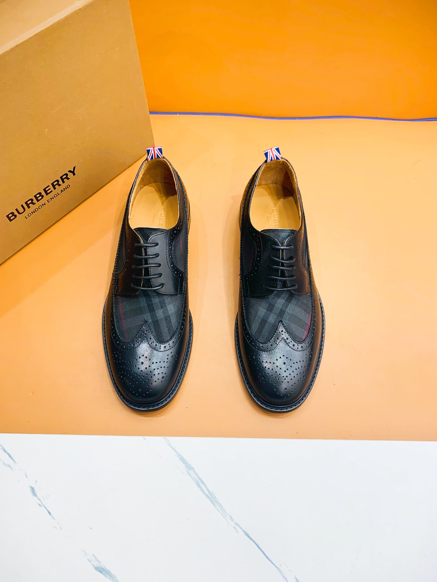 Marca: (BURBERR*) Código estándar: Código de hombre 39–44 (38/45/46 se puede personalizar) Grado: Igual que el sitio we…