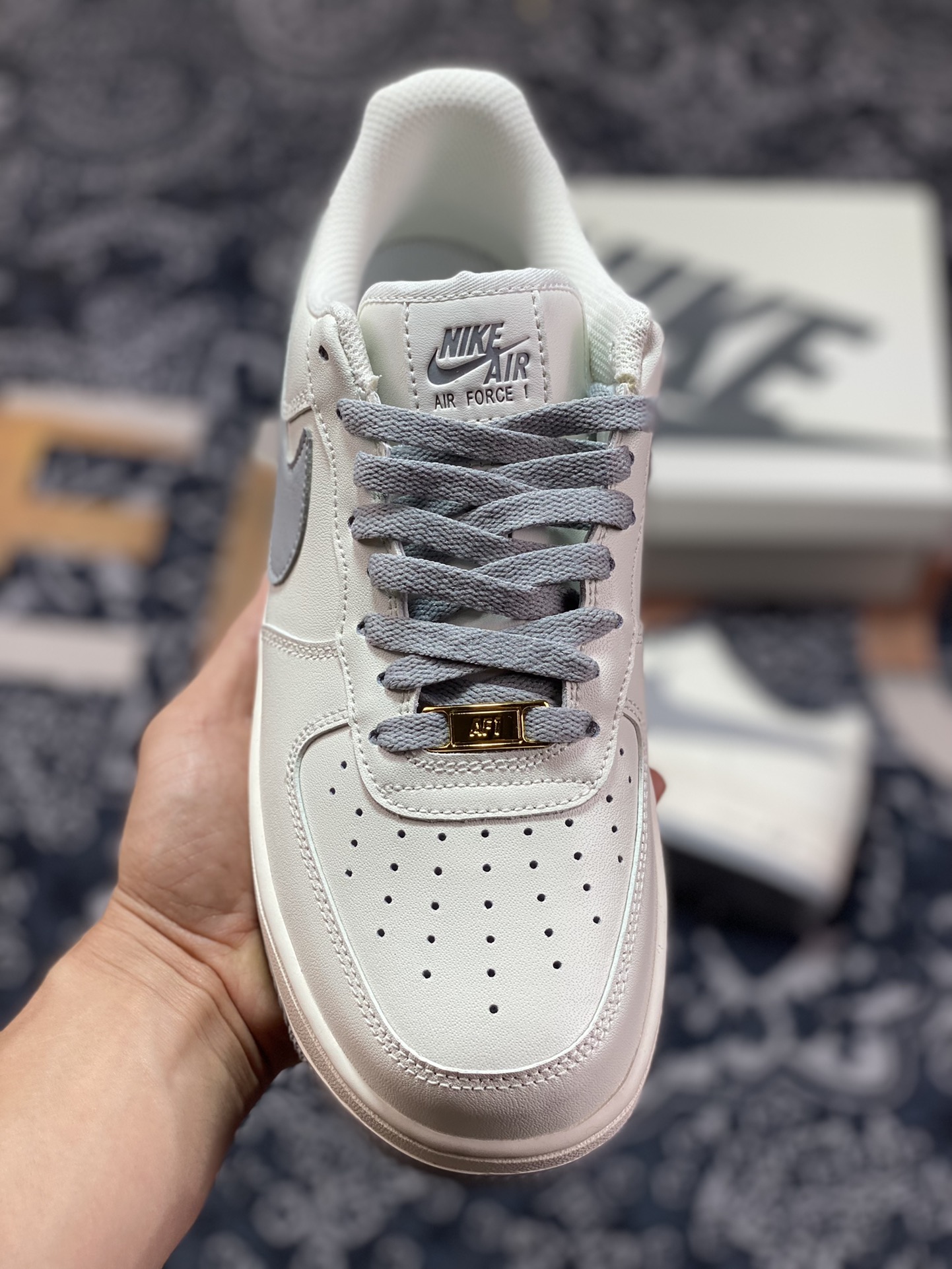 Nike Air Force 1 '07 Low QS ”White/Grey/Reflectiv Swoosh” Air Force One Sneakers ”Leather White Light Gray Angel Reflective Hook” LS0216-025