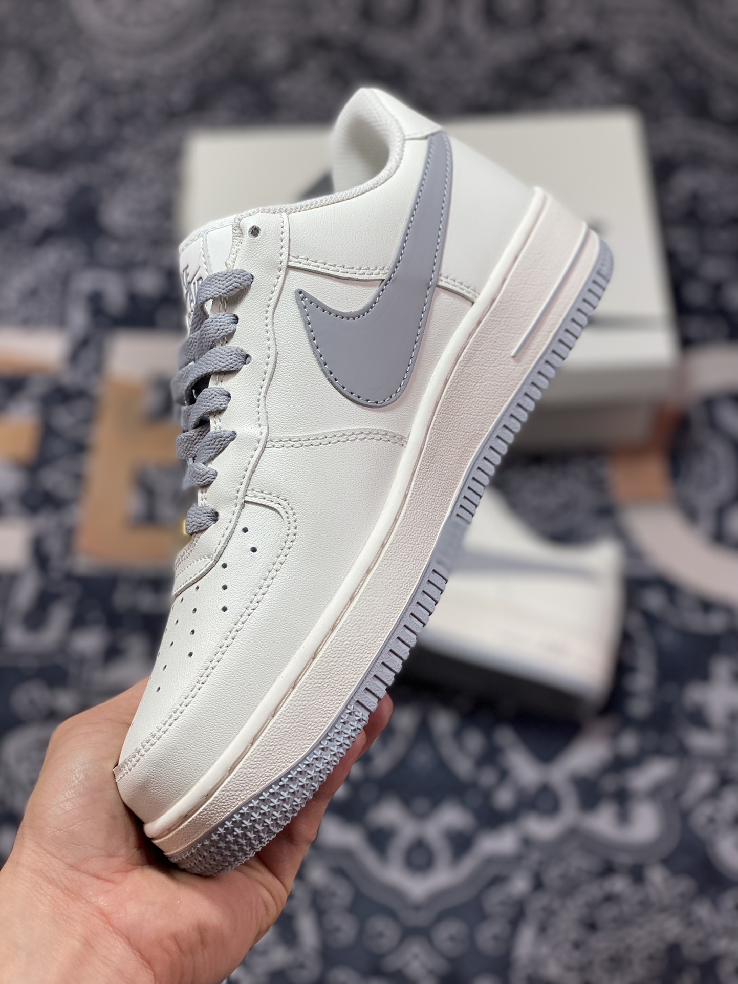 Nike Air Force 1 '07 Low QS ”White/Grey/Reflectiv Swoosh” Air Force One Sneakers ”Leather White Light Gray Angel Reflective Hook” LS0216-025