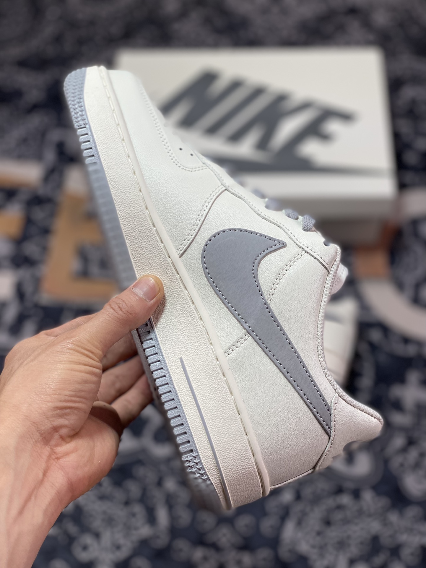 Nike Air Force 1 '07 Low QS ”White/Grey/Reflectiv Swoosh” Air Force One Sneakers ”Leather White Light Gray Angel Reflective Hook” LS0216-025